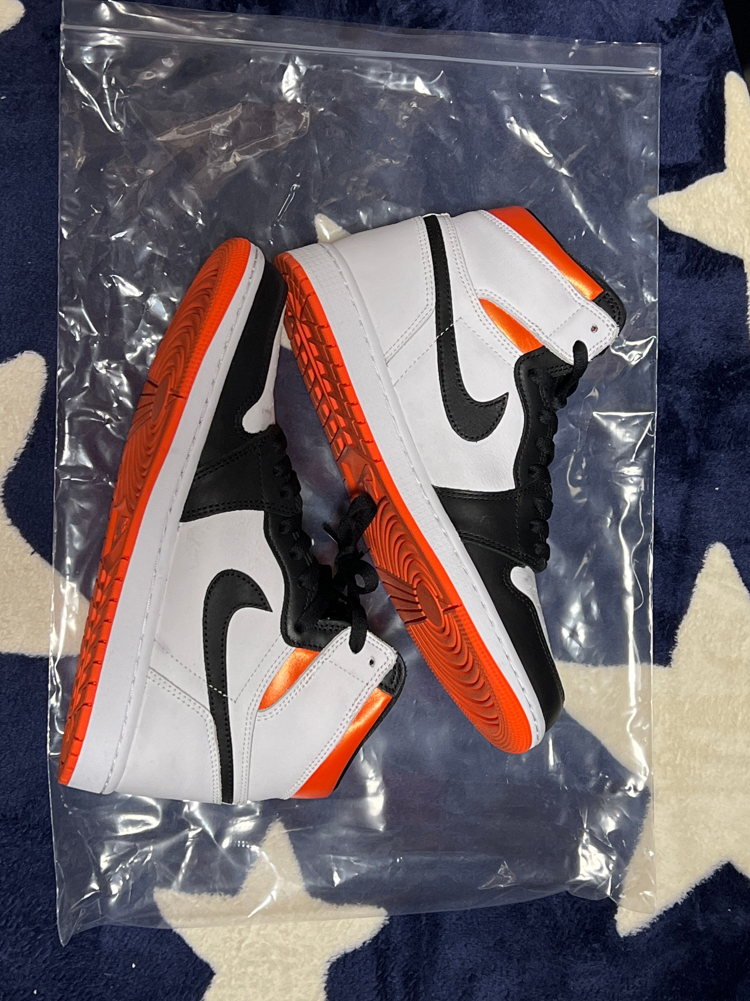 Nike Air Jordan 1 Retro High OG "Electro Orange"