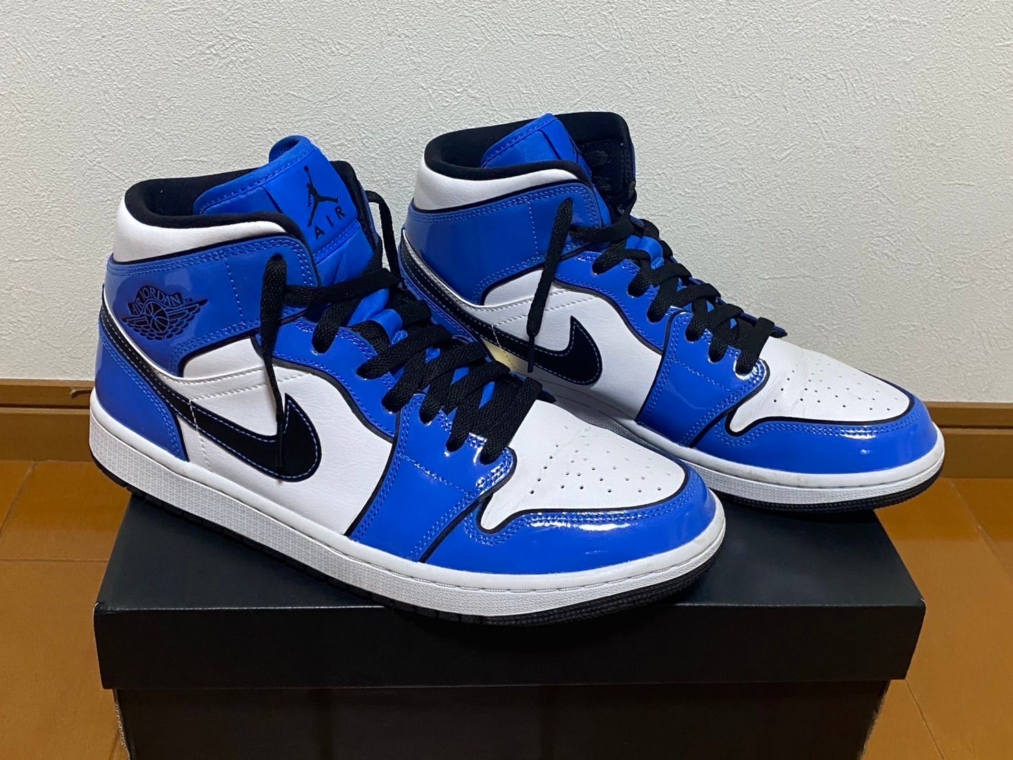 Nike Air Jordan 1 Mid SE "Signal Blue"