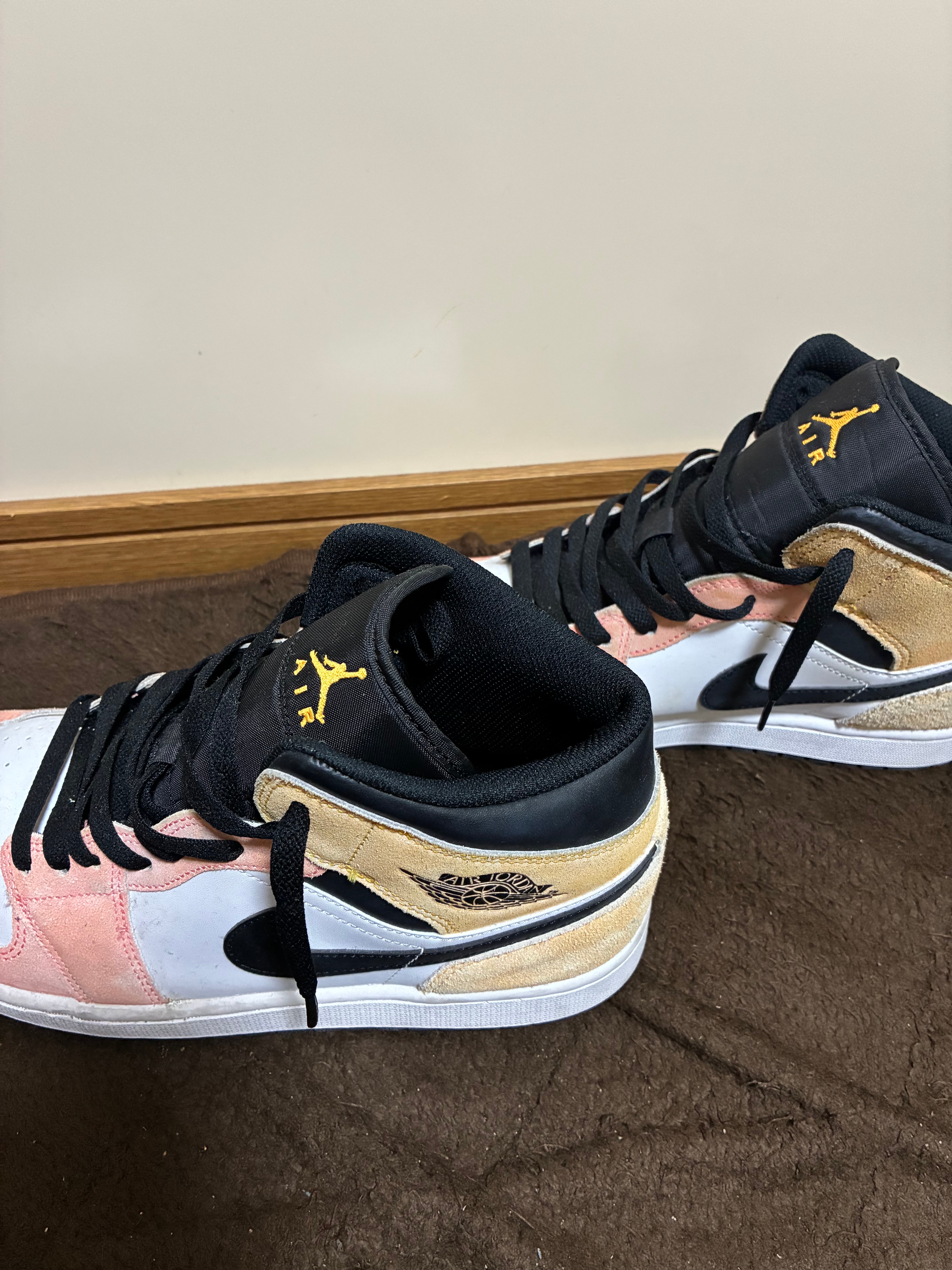 Nike Air Jordan 1 Mid "Flight Club"