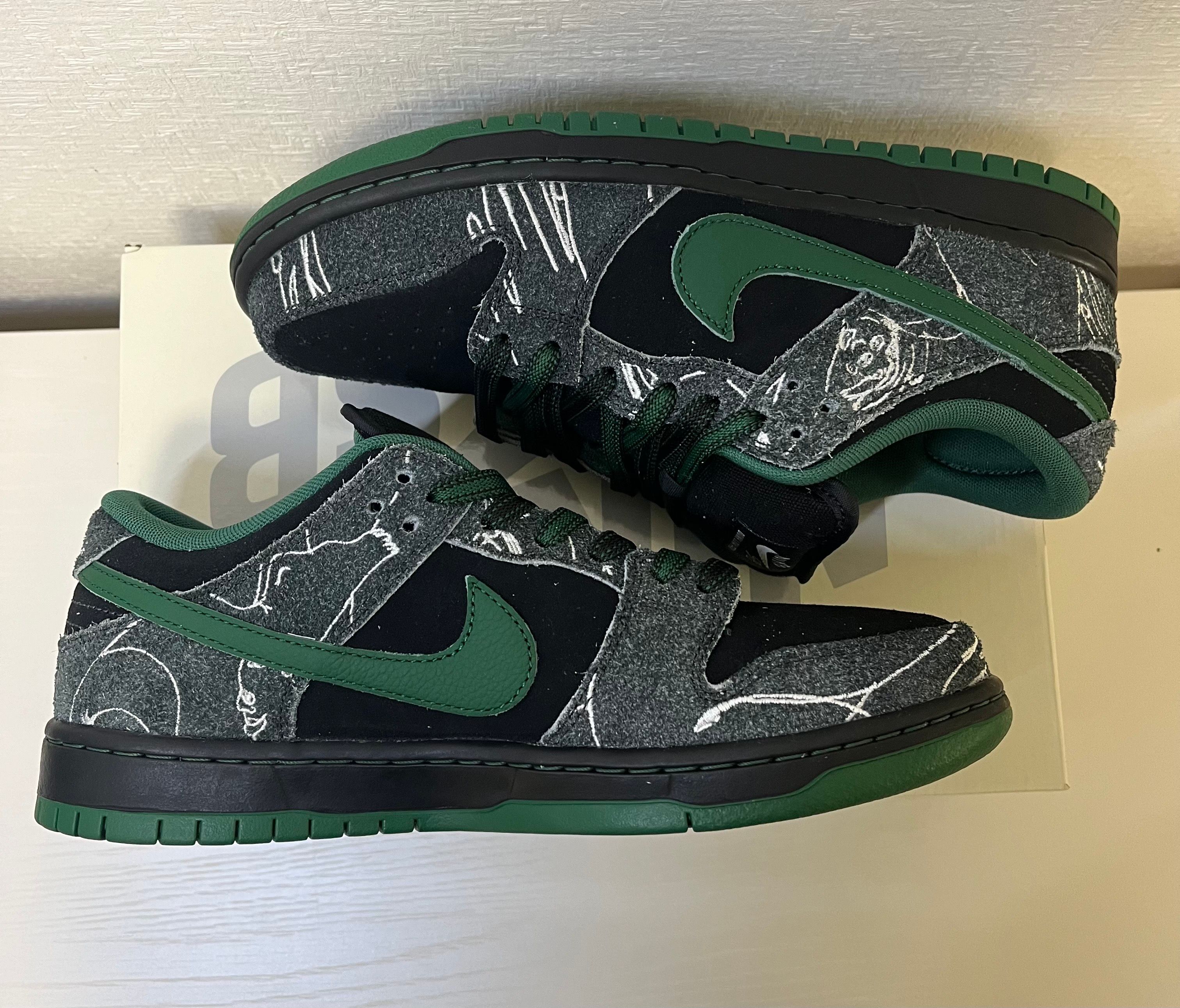 There Skateboards × Nike SB Dunk Low Pro "Anthracite and Gorge Green"
