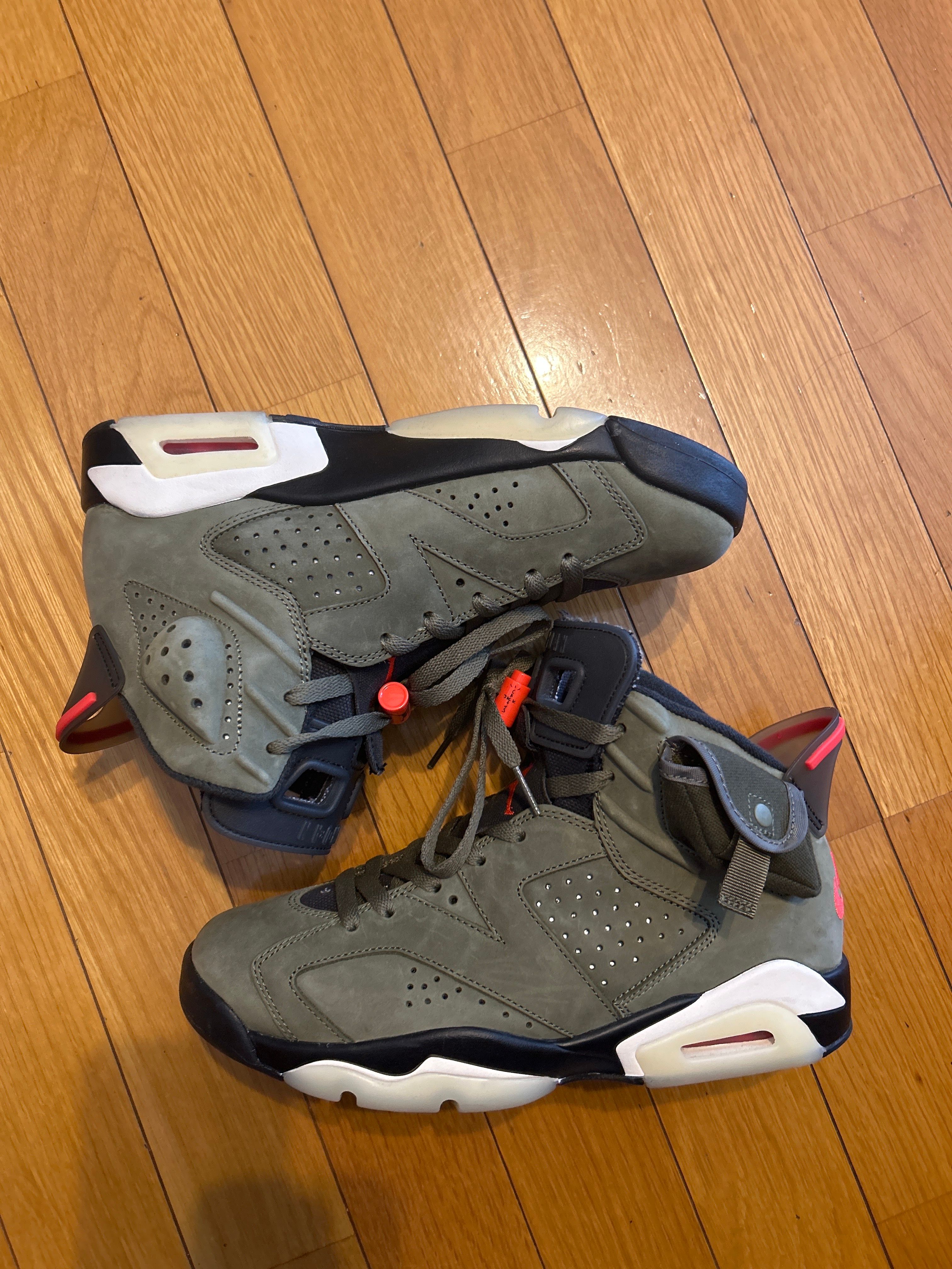 Travis Scott × Nike Air Jordan 6 Retro "Medium Olive"