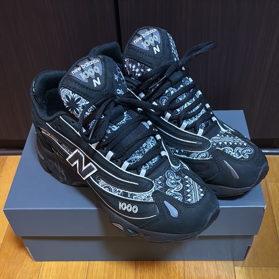 atmos × New Balance 1000 "bāṅdhnū/Black Paisley"