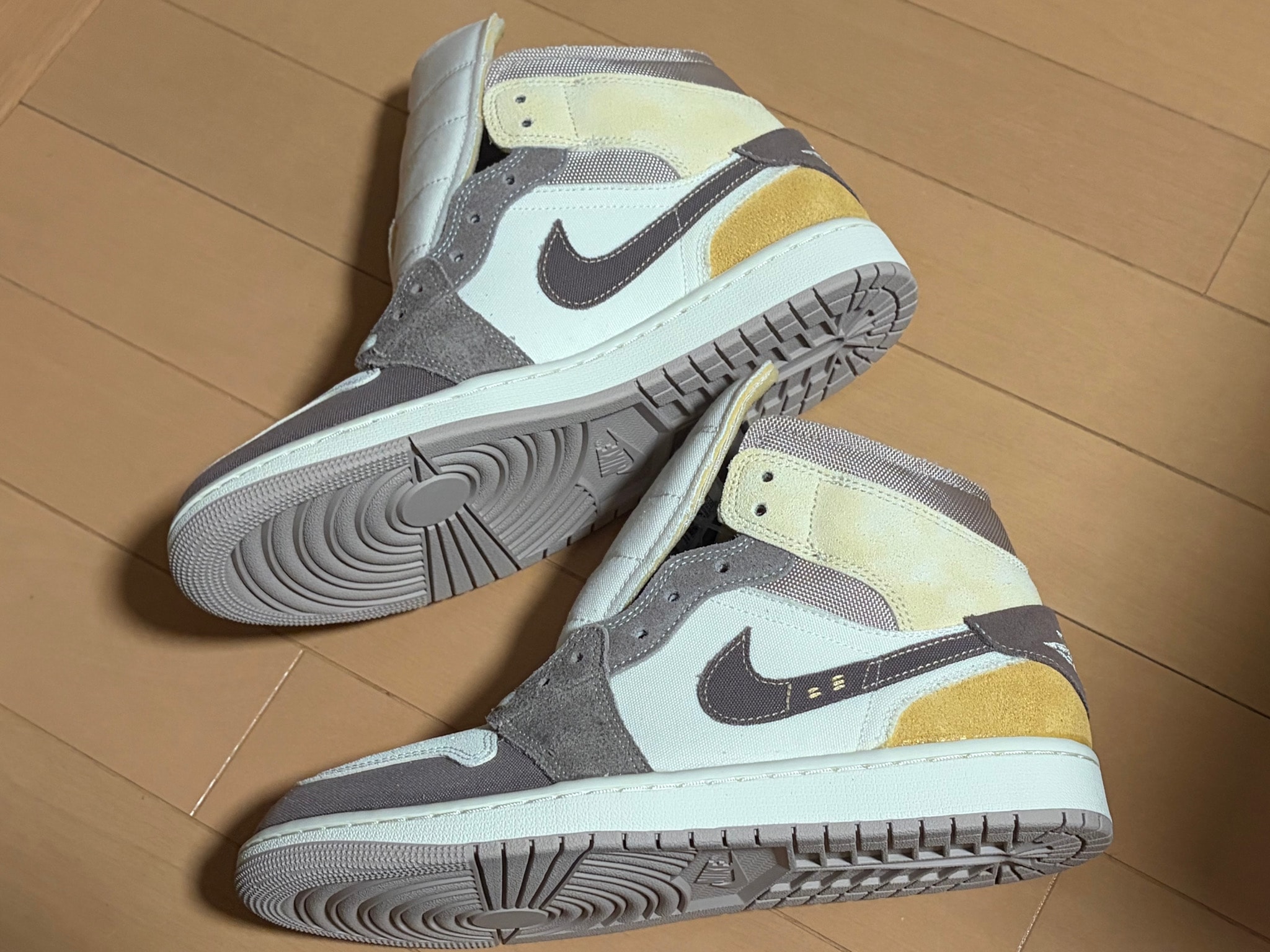 Nike Air Jordan 1 Mid SE Craft "Inside Out"