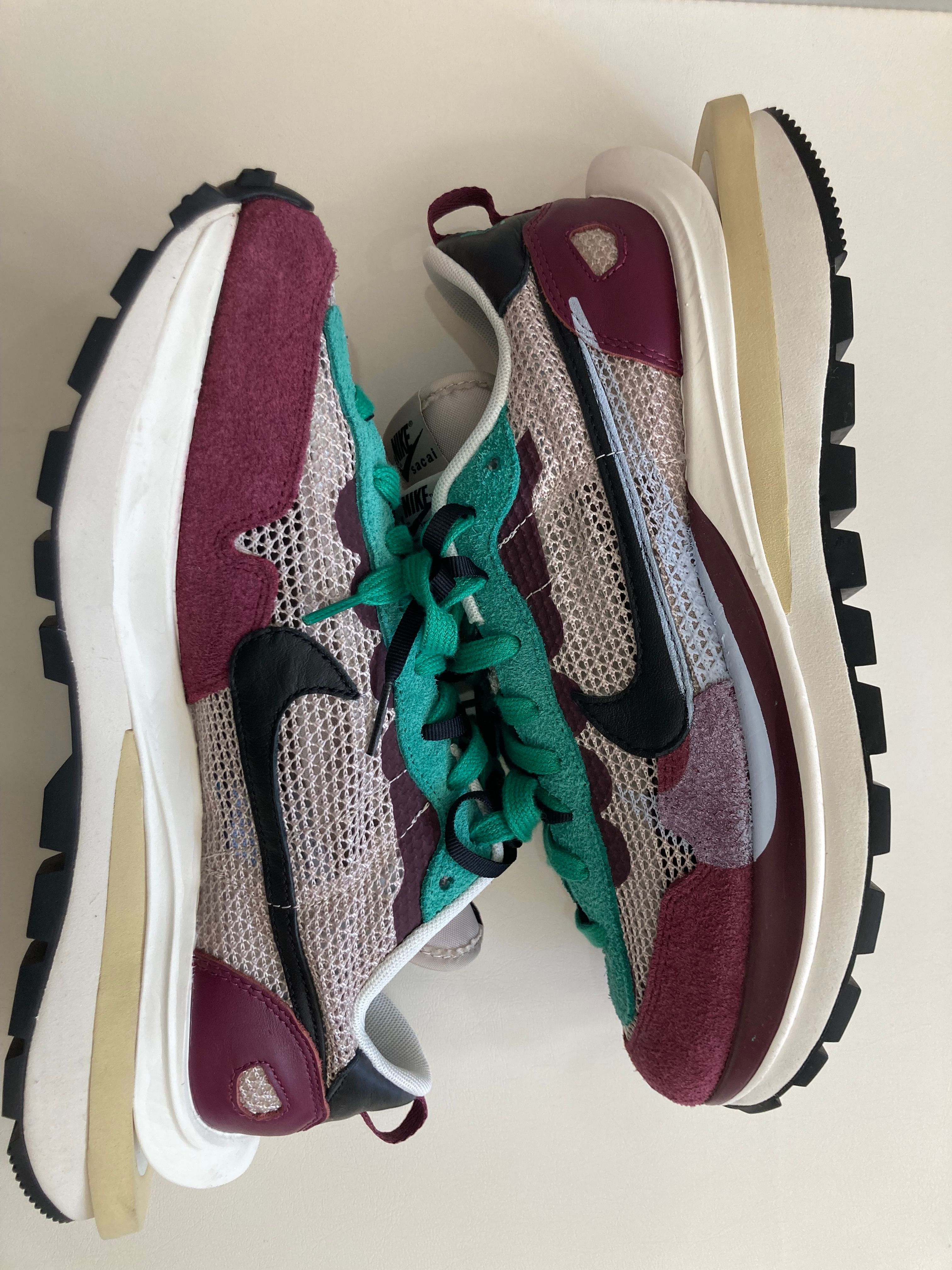 sacai × Nike Vapor Waffle "String/Red/Green"