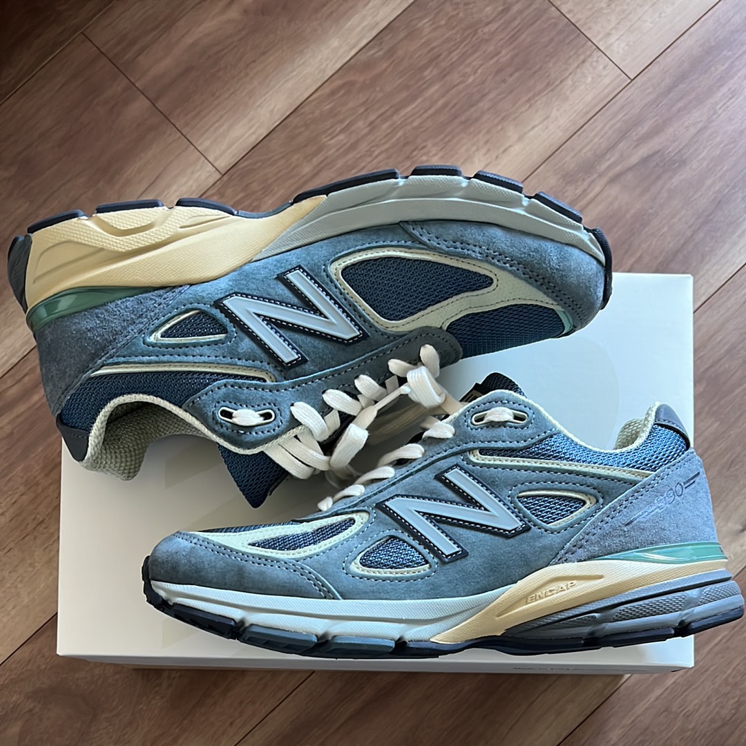 AURALEE × New Balance 990V4 "Dusty Blue"