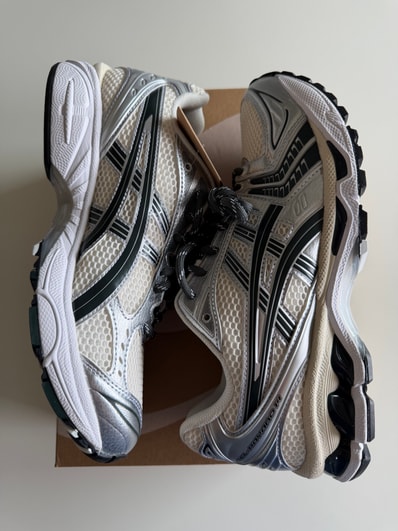 KITH × Asics Vintage Tech Gel-Kayano 14 "Cream/Scarab" (1203A566-100)