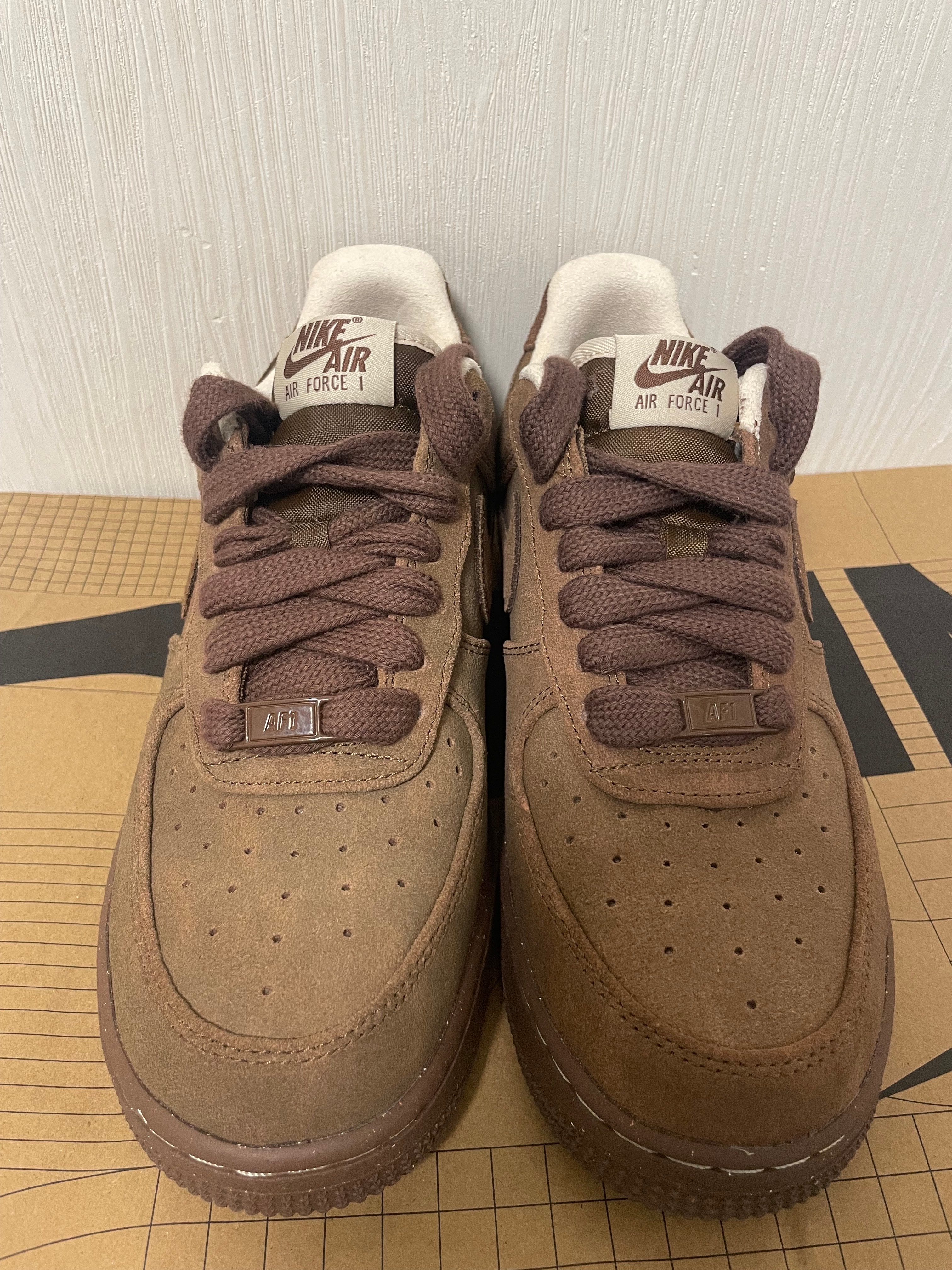 ナイキ ウィメンズ エアフォース1 ロー '07 "カカオワウ"