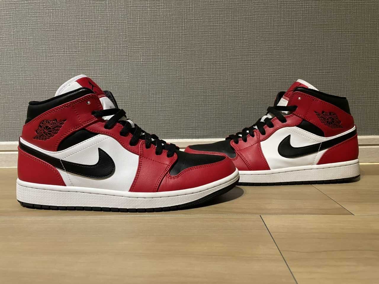 Nike Air Jordan 1 Mid "Chicago Black Toe"