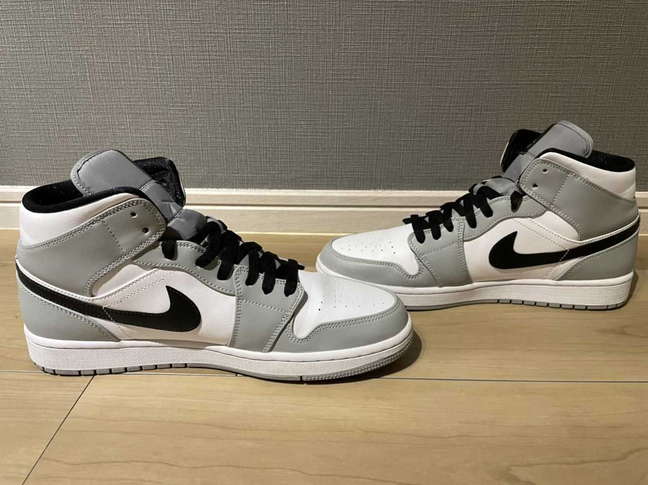 Nike Air Jordan 1 Mid "Light Smoke Grey/White/Black"