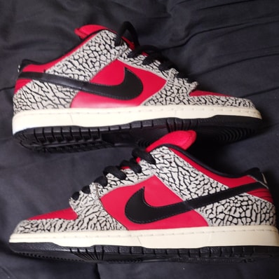 Supreme × Nike SB Dunk Low "Red Cement"(2012)