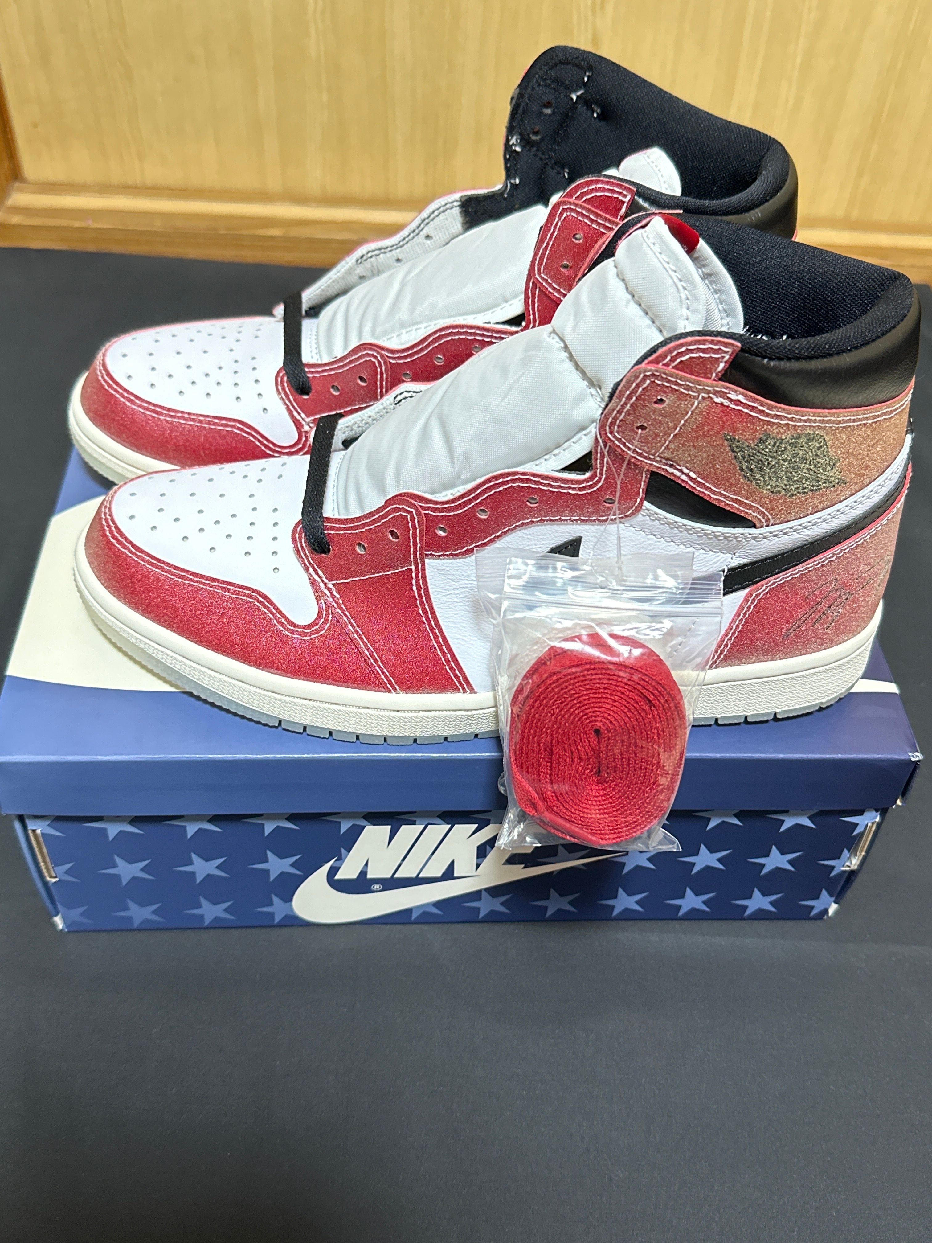 Trophy Room × Nike Air Jordan 1 Retro High "Chicago" (Friends and Family) (Blue Laces)