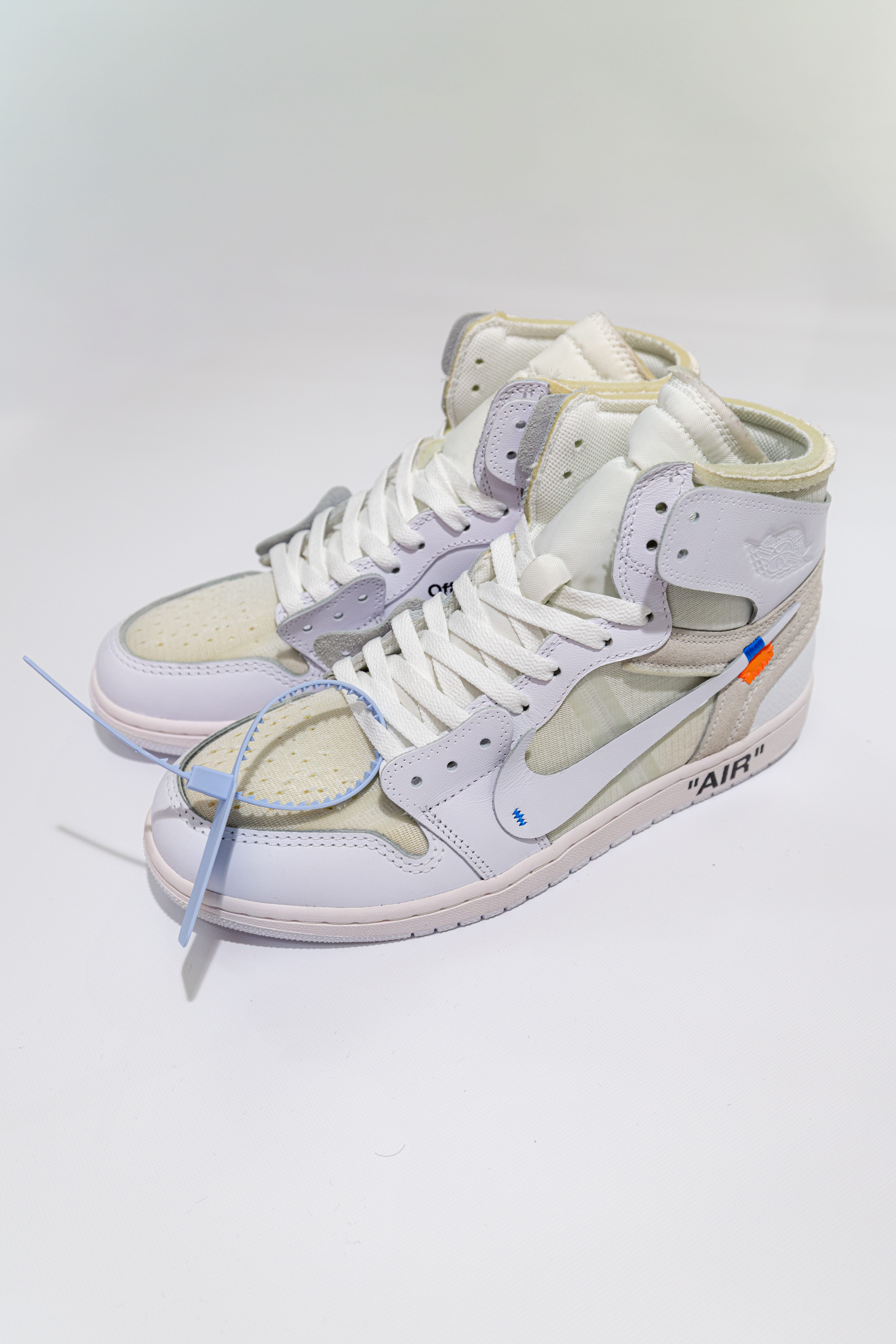Off-White × Nike Air Jordan 1 Retro High "White"