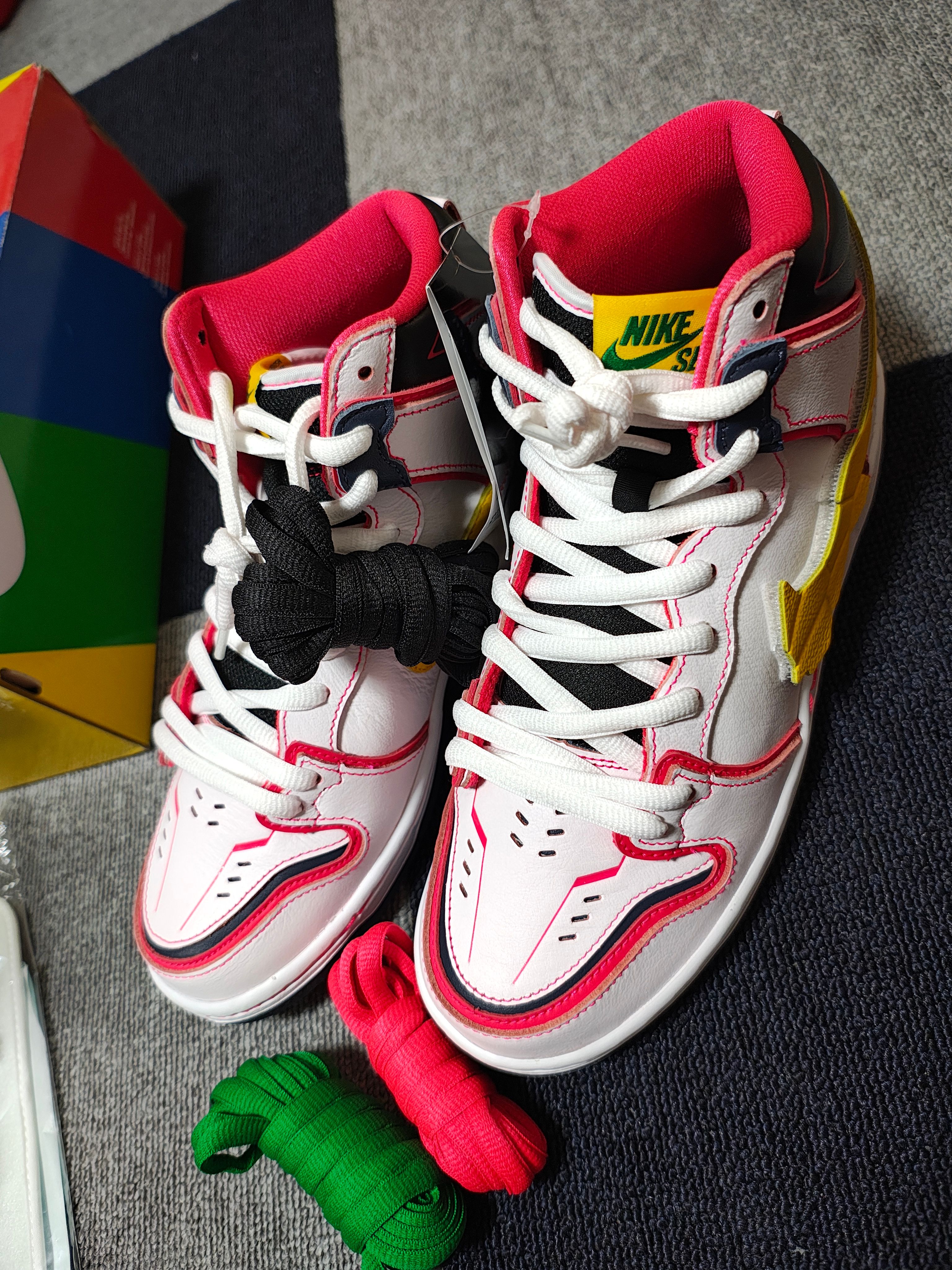 Gundam Unicorn × Nike SB Dunk High PRO QS "UNICORN"