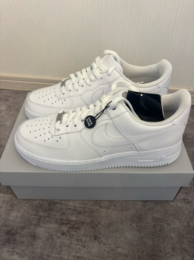Nike Women's Air Force 1 Low '07 FlyEase "White"