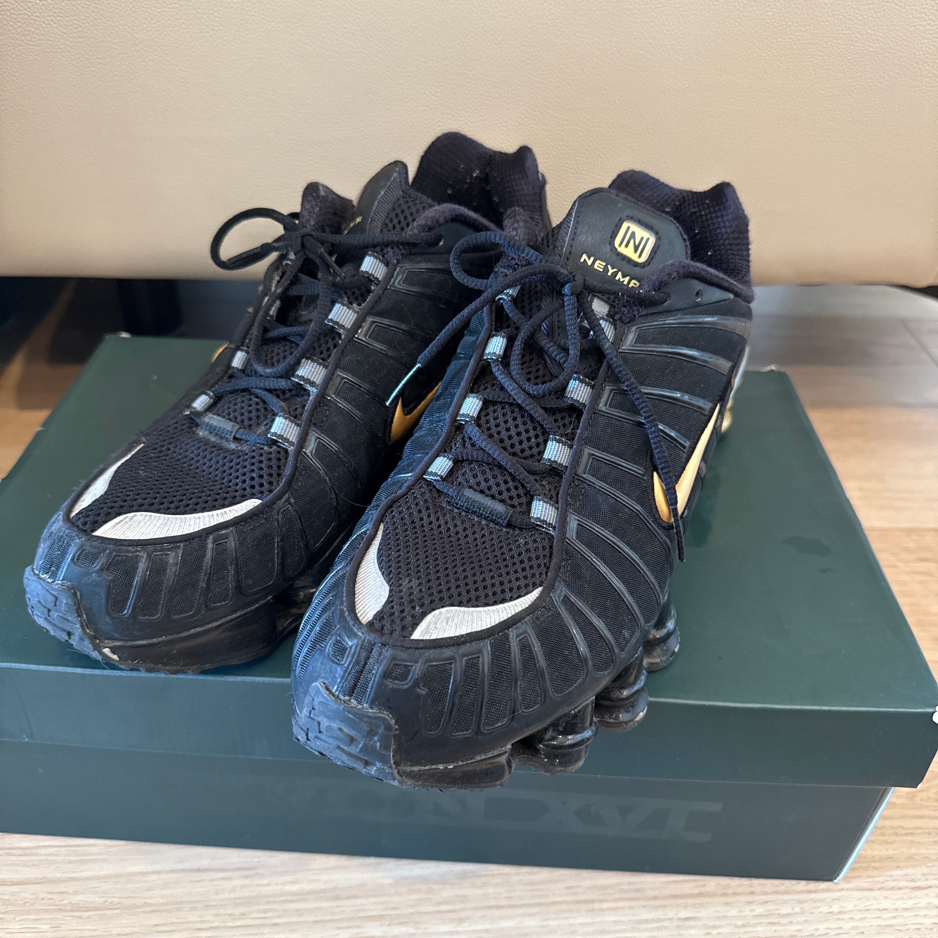 ナイキ ショックス TL "ネイマール"