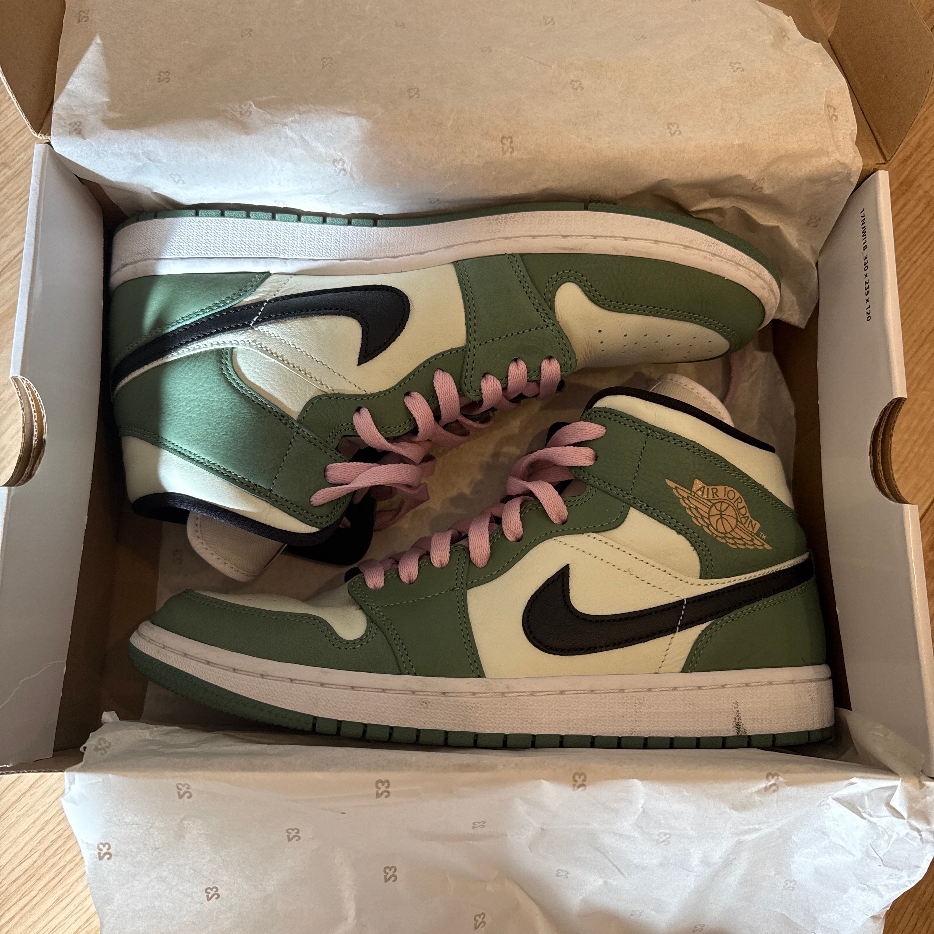 Nike Women's Air Jordan 1 Mid SE "Dutch Green"
