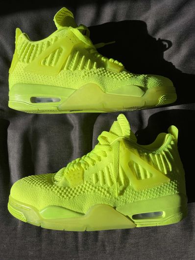 NIKE AIR JORDAN 4 RETRO FLYKNIT VOLT