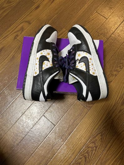 Supreme × Nike SB Dunk Low OG QS Gold Stars "White/Black"