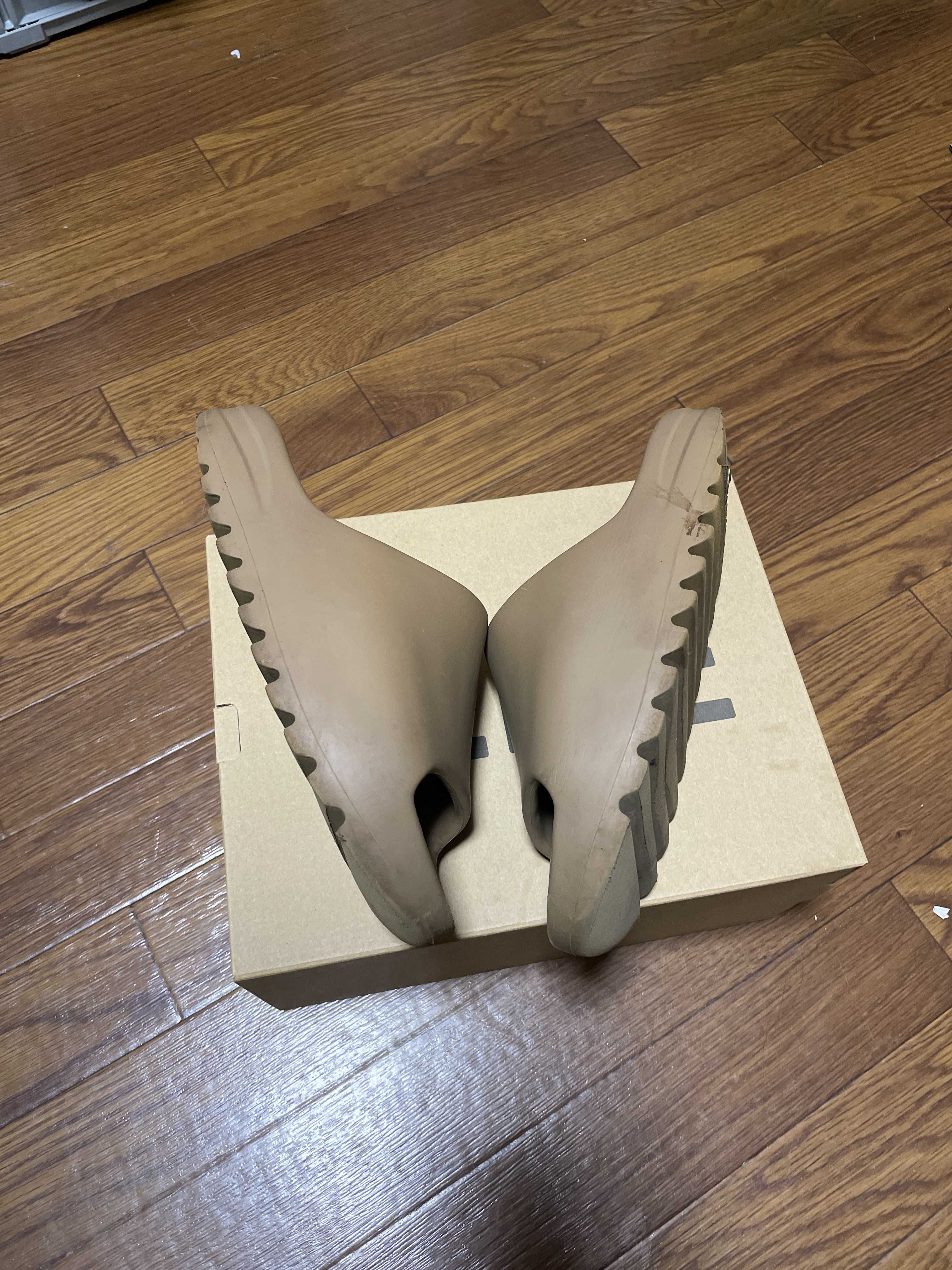 adidas YEEZY Slide "Core"