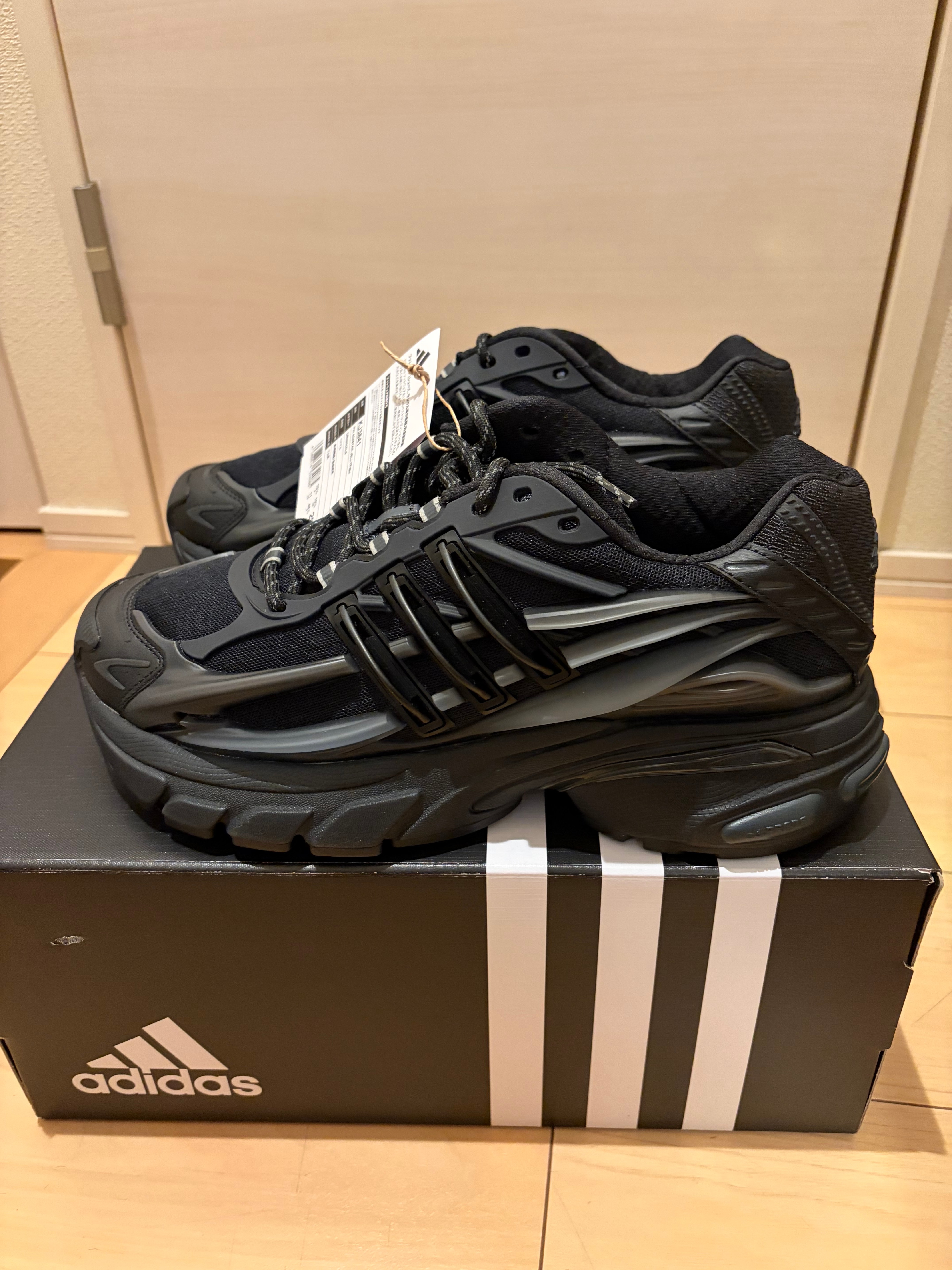 Pharrell Williams × adidas Jellyfish "Carbon/Core Black"