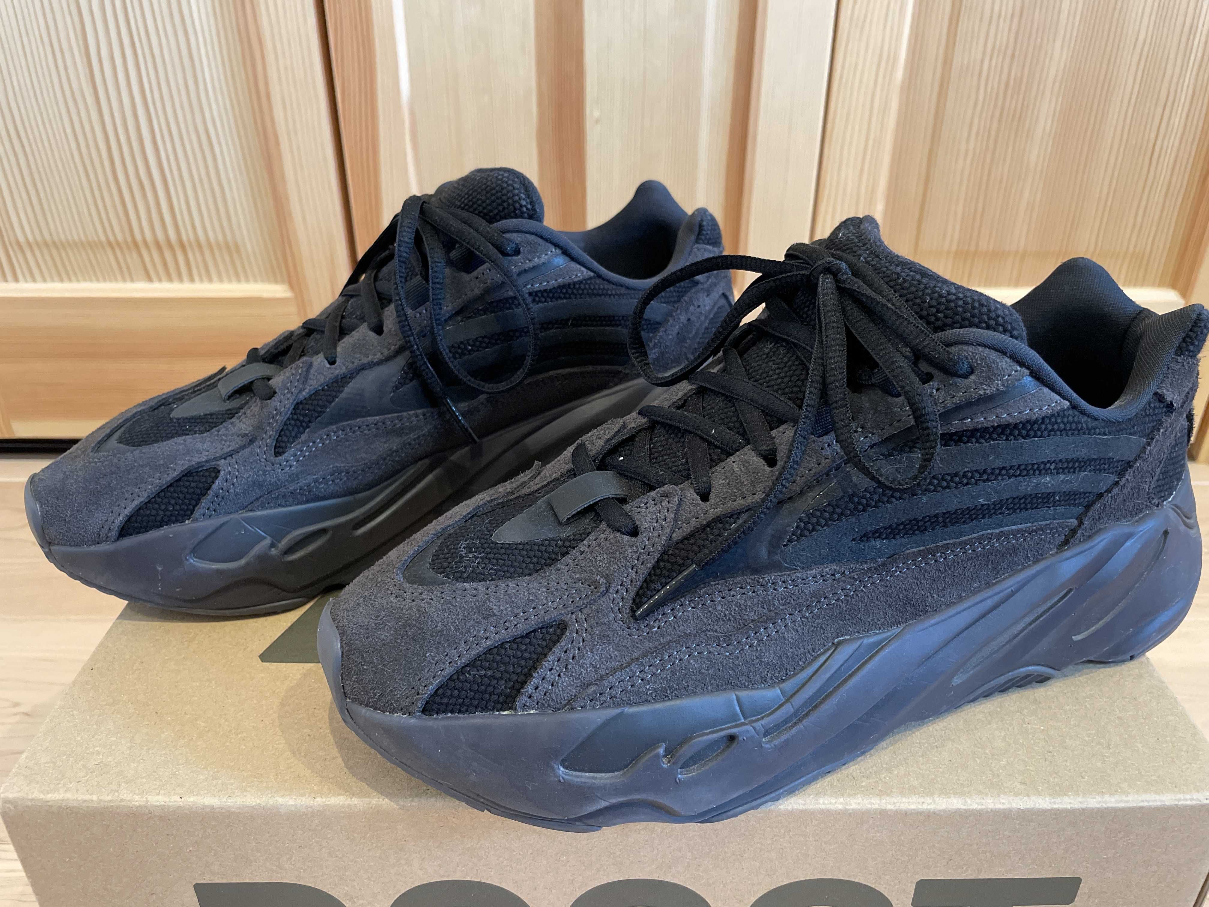 adidas YEEZY BOOST 700 V2 "Vanta"
