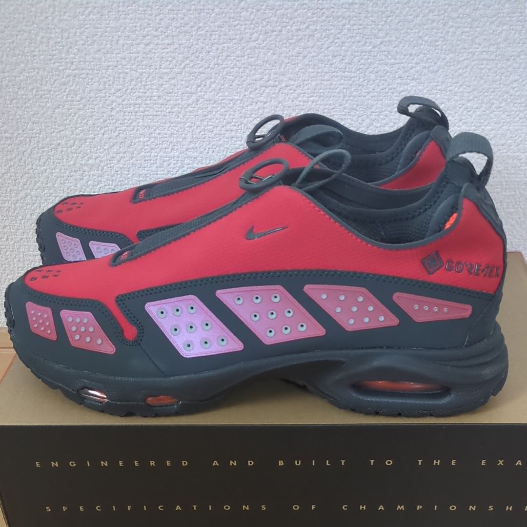 Nike Women's Air Max SNDR GORE-TEX "Dark Smoke Grey and Fire Red"