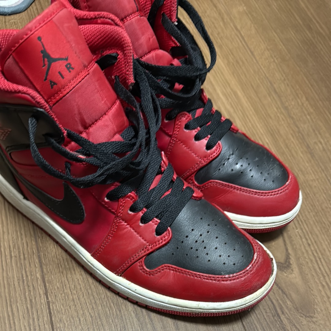 Nike Air Jordan 1 Mid "Reverse Bred"