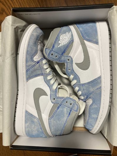 Nike Air Jordan 1 High OG "Hyper Royal"