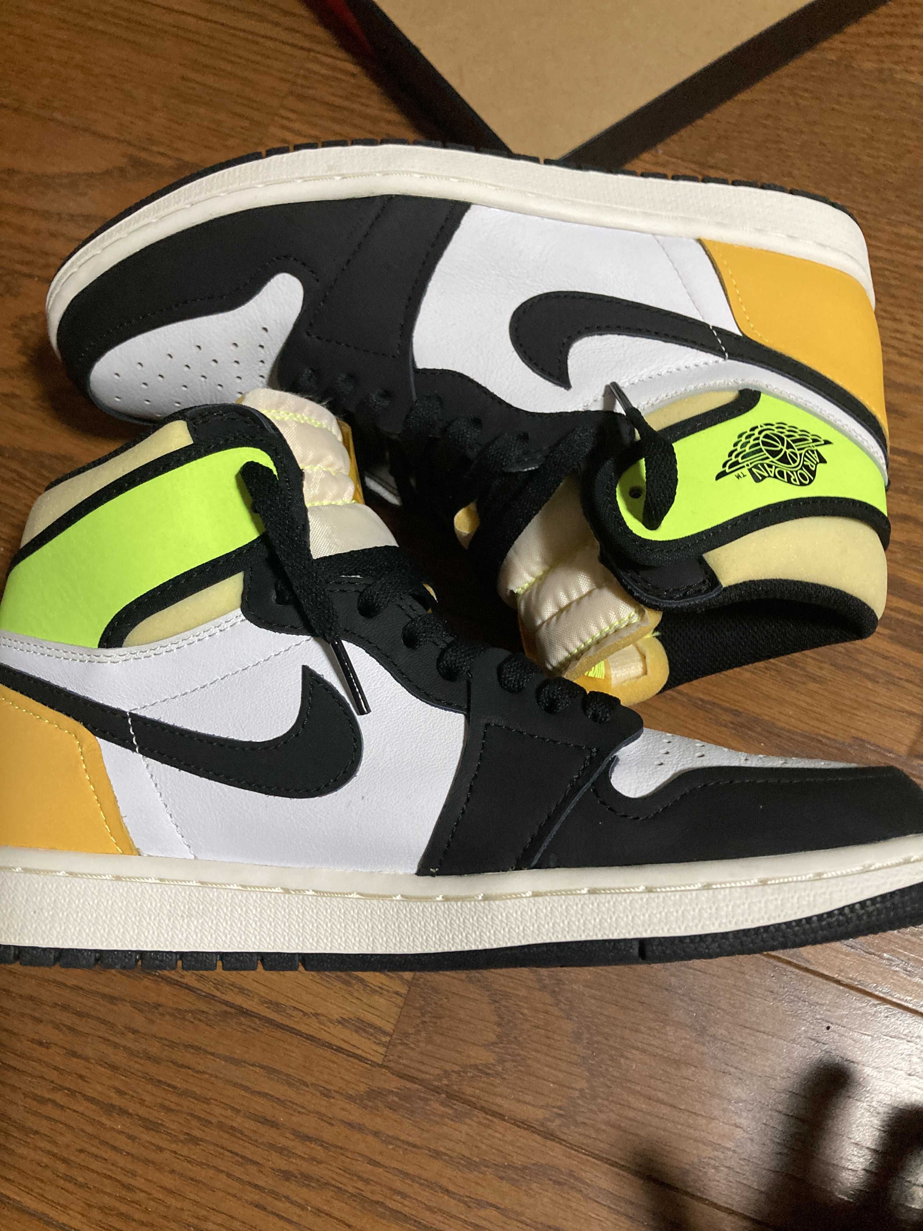 Nike Air Jordan 1 High OG "Volt Gold"