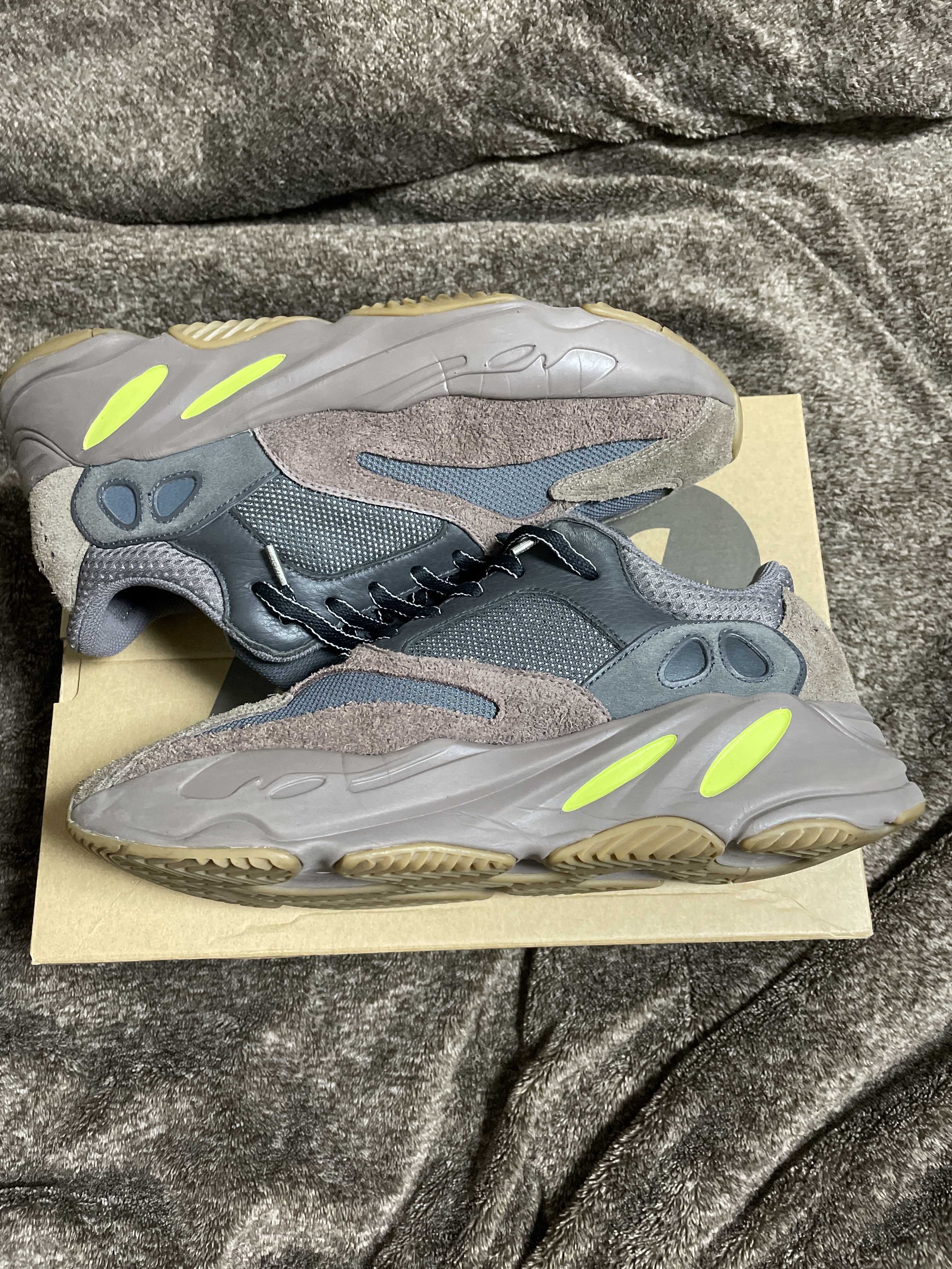 YEEZY BOOST 700 WAVE RUNNER DARK GREY