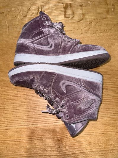 Nike Women's Air Jordan 1 Mid "Purple Velvet"