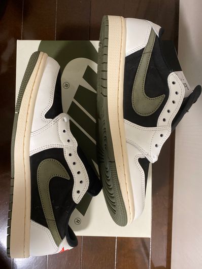 超人気の 【natsuo 様専用⠀】エアジョーダン1 トラヴィススコット