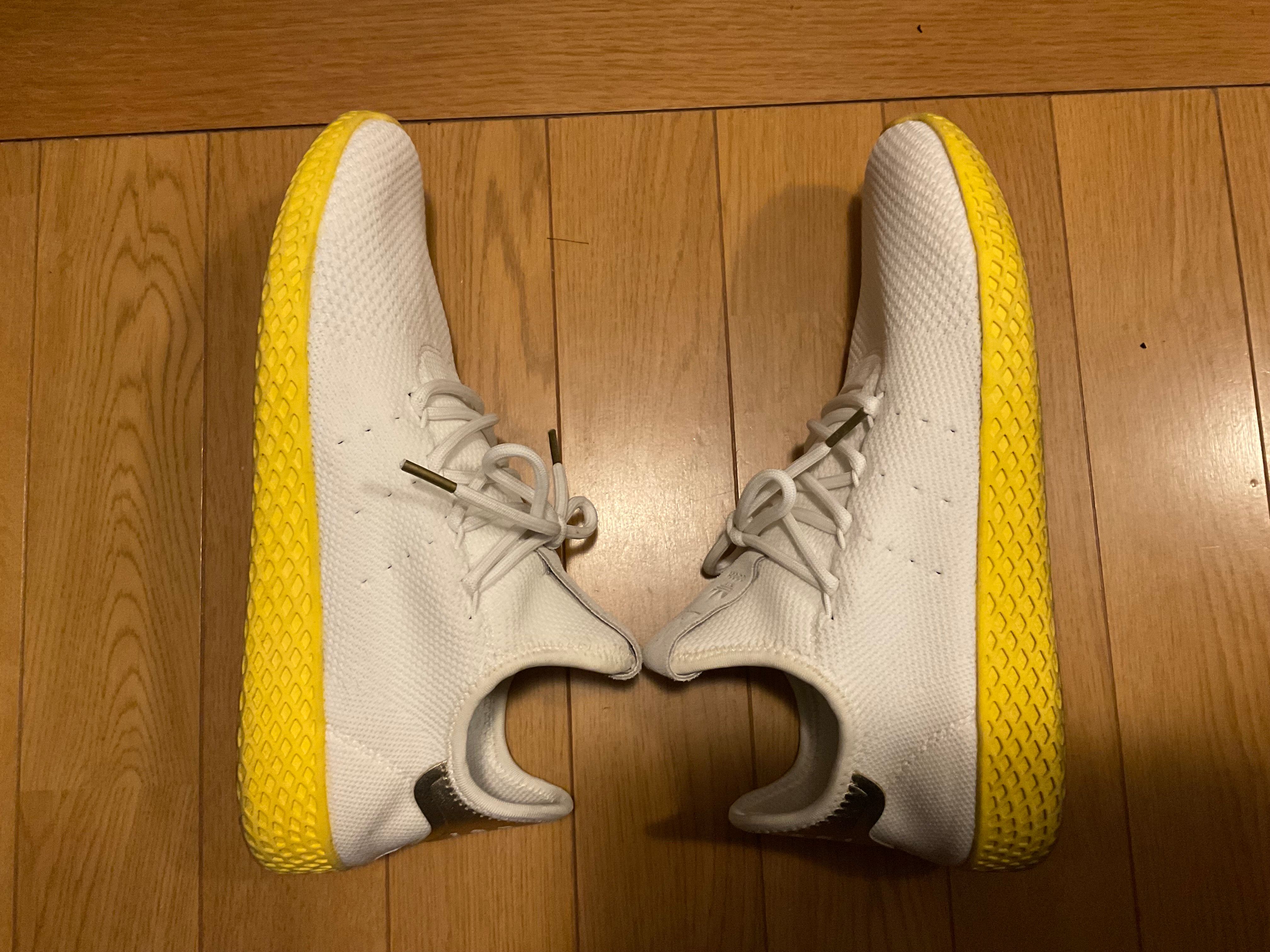 ファレル・ウィリアムス × アディダスオリジナルス テニスフー "ホワイト/イエロー"