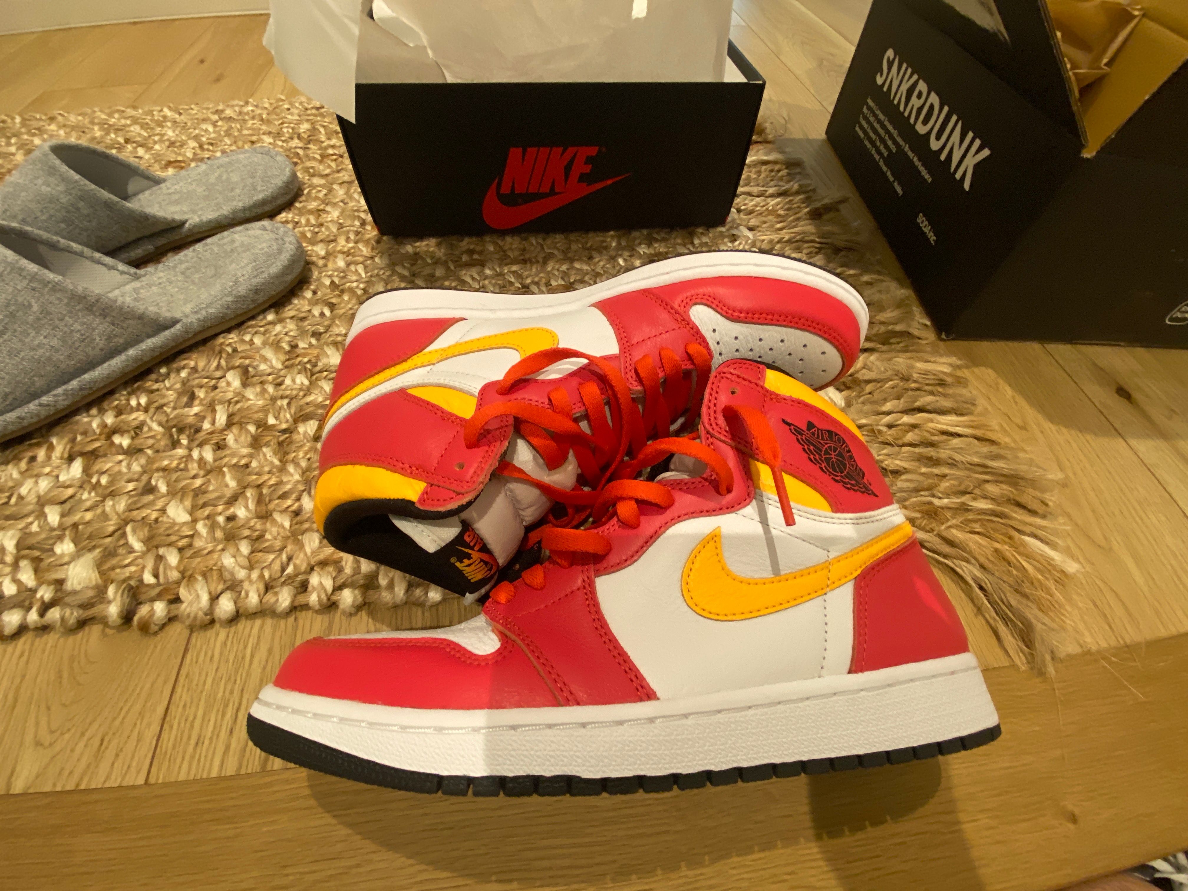 Nike Air Jordan 1 High OG "Light Fusion Red"