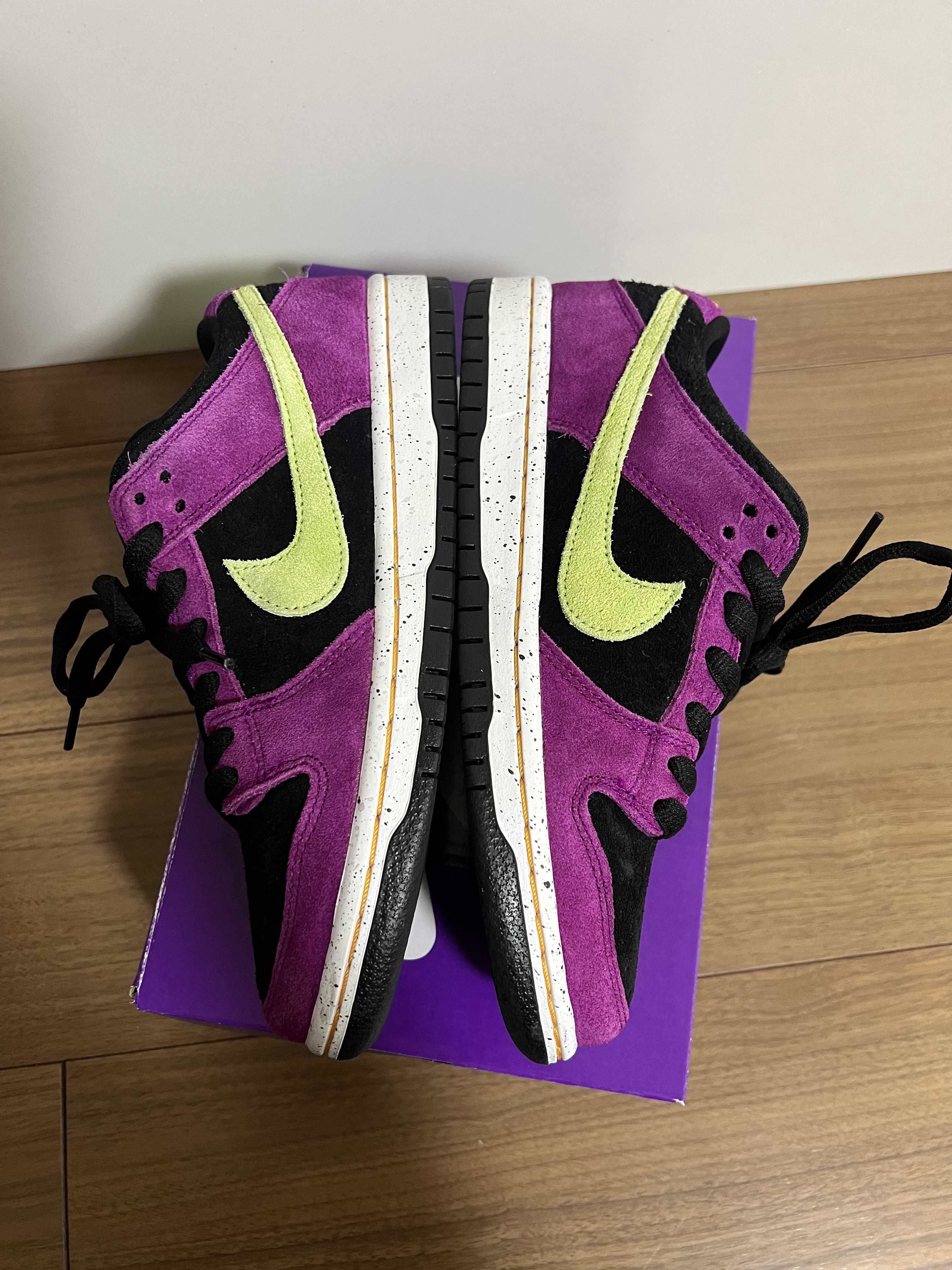 Nike SB Dunk Low "Red Plum"