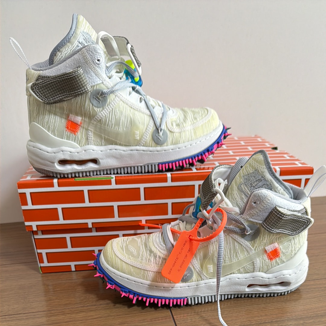 オフホワイト × ナイキ エアフォース1 ミッド "ホワイト"