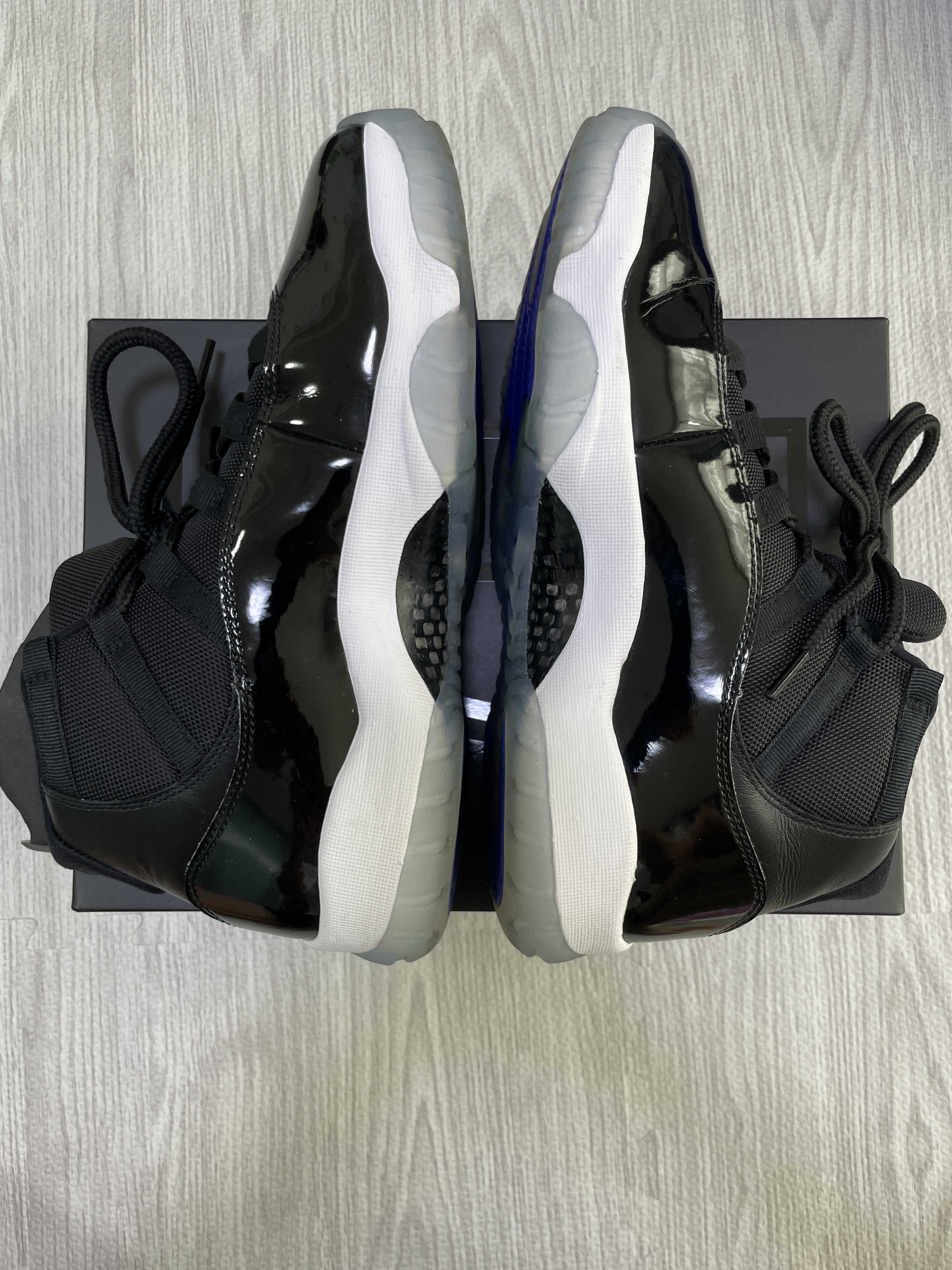 Nike Air Jordan 11 Retro "Space Jam" (2016)