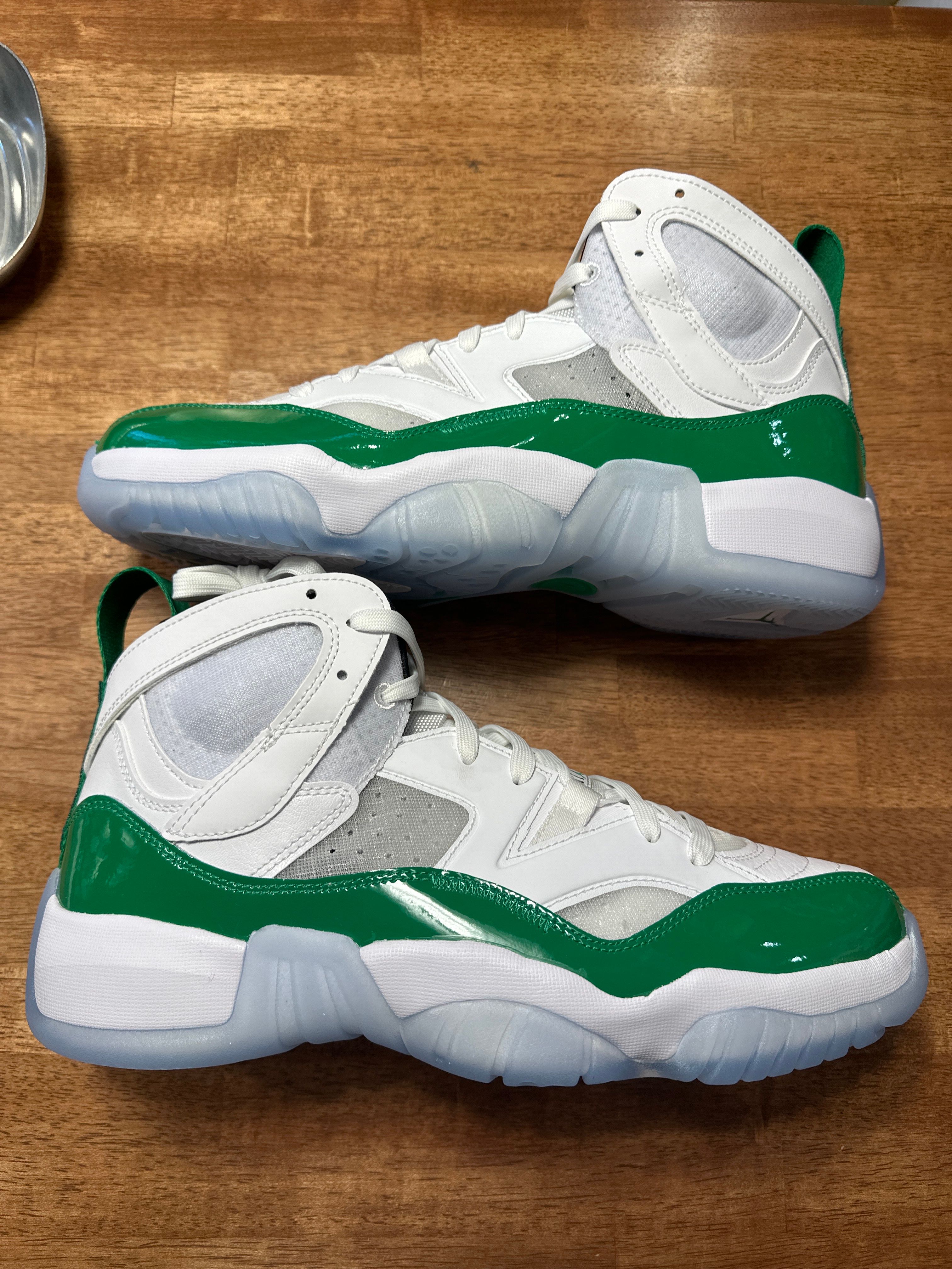 Nike Jumpman Two Tray "White/Black/Lucky Green"