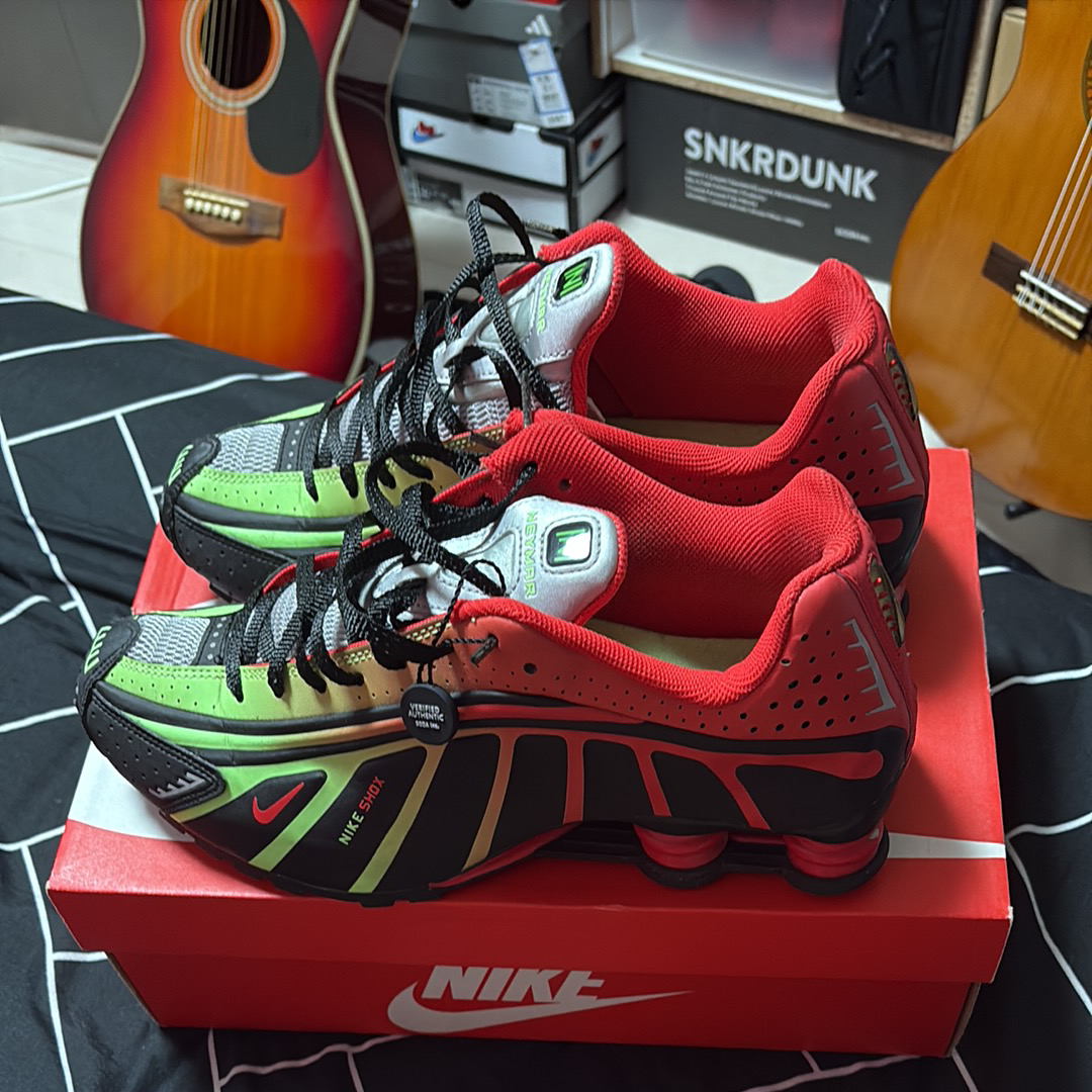 Nike Shox R4 "Neymar Black"