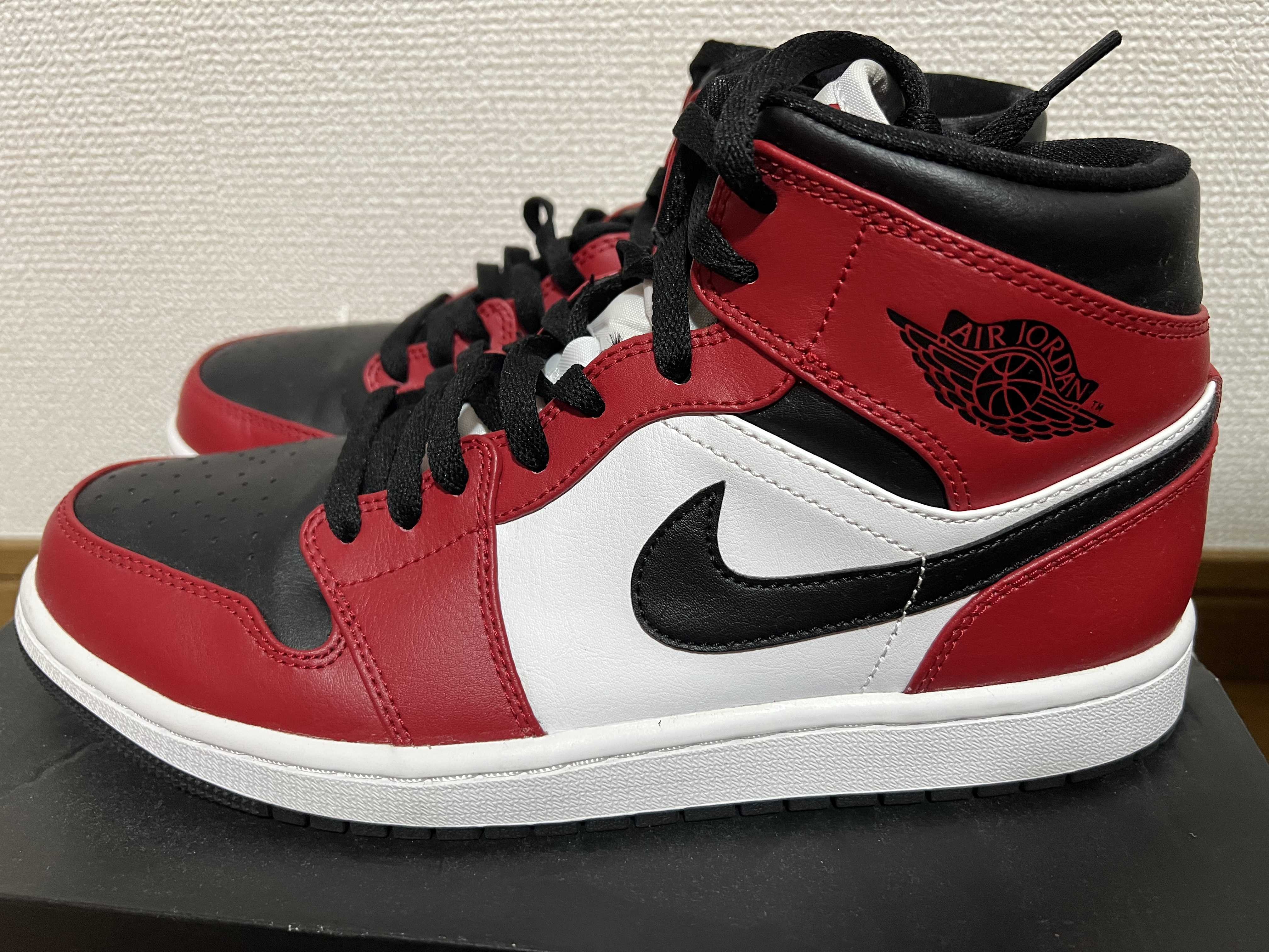 Nike Air Jordan 1 Mid "Chicago Black Toe"