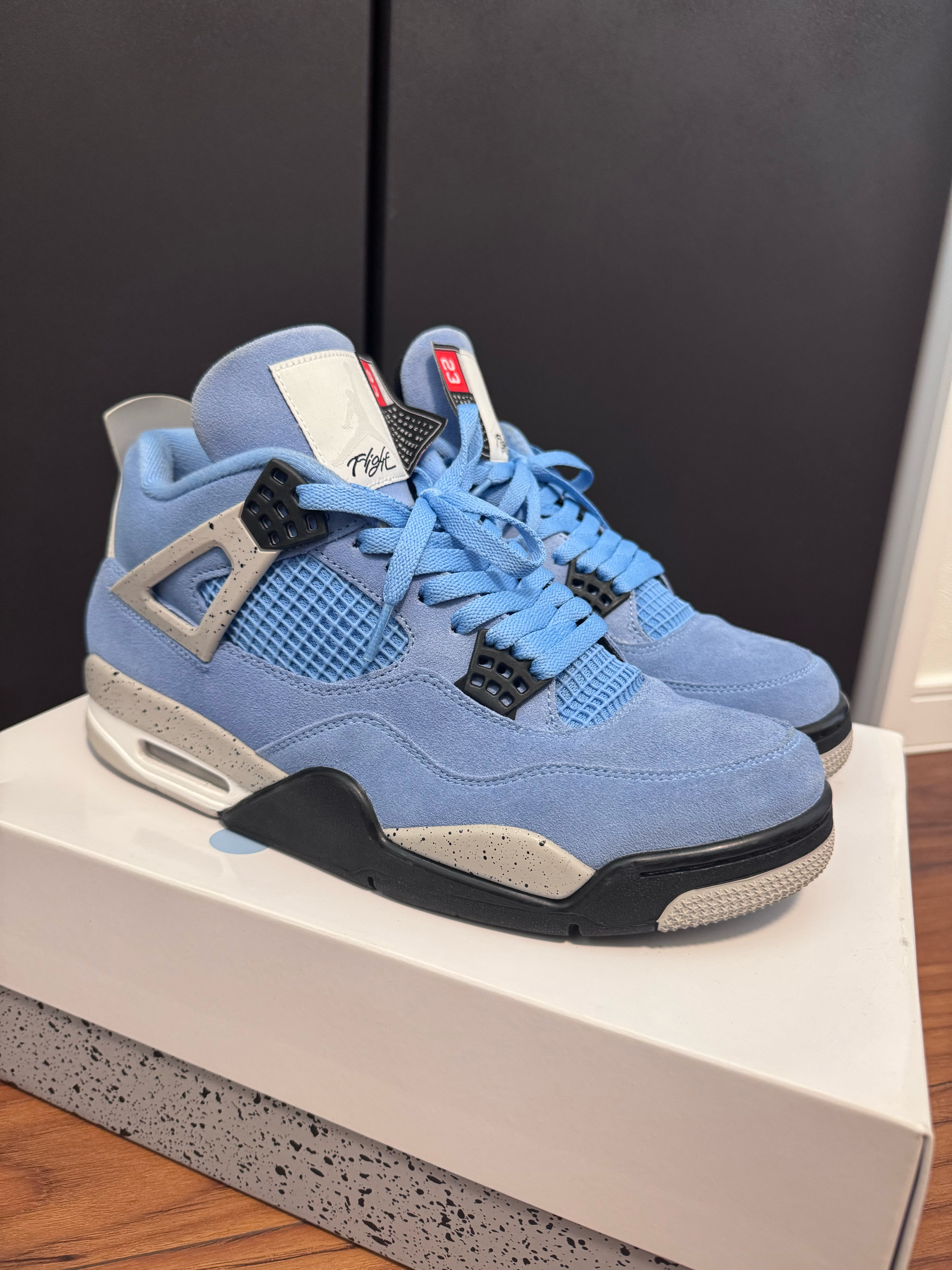 Nike Air Jordan 4 "University Blue"