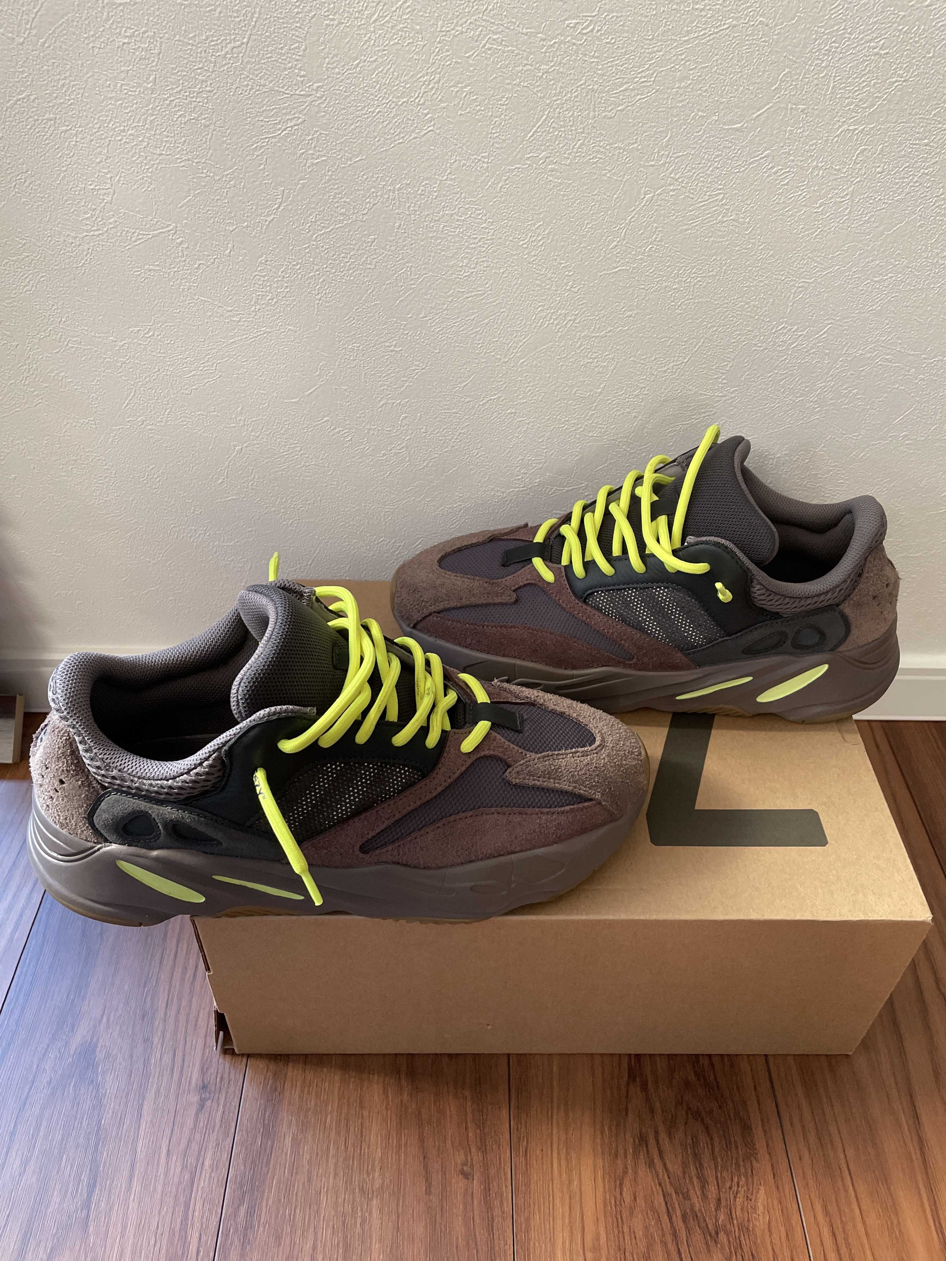 YEEZY BOOST 700 WAVE RUNNER DARK GREY