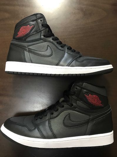 Nike Air Jordan 1 Retro High OG "Black/Metallic Silver/Gym Red"