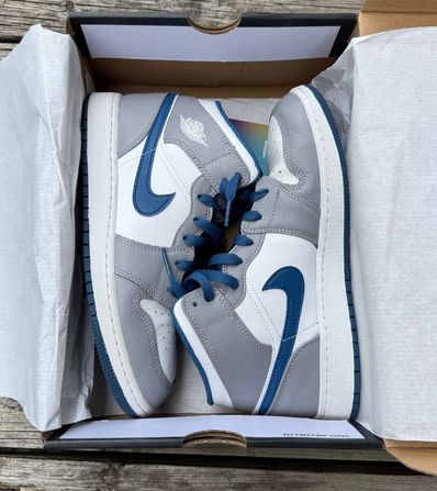 Nike GS Air Jordan 1 Mid "True Blue"