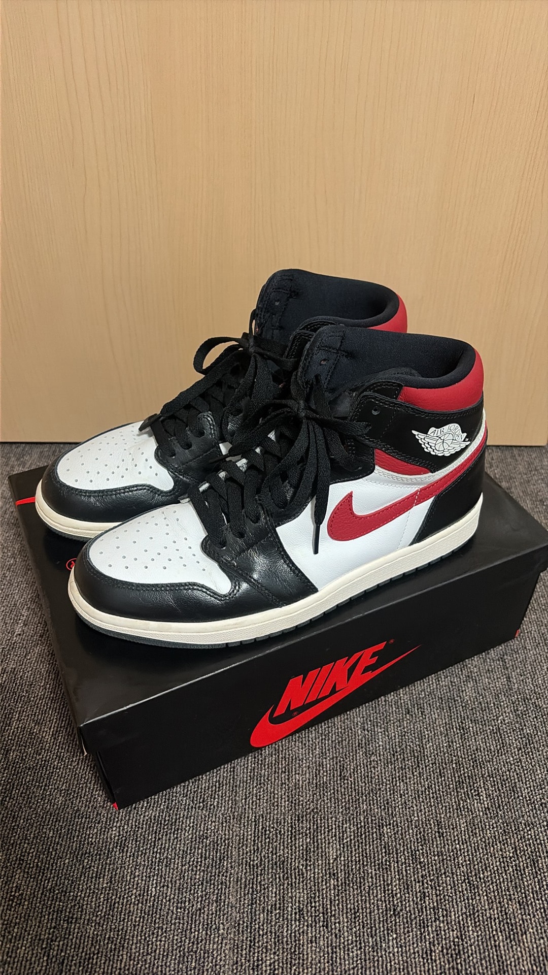 Nike Air Jordan 1 Retro High "Black/White/Sail/Gym Red"