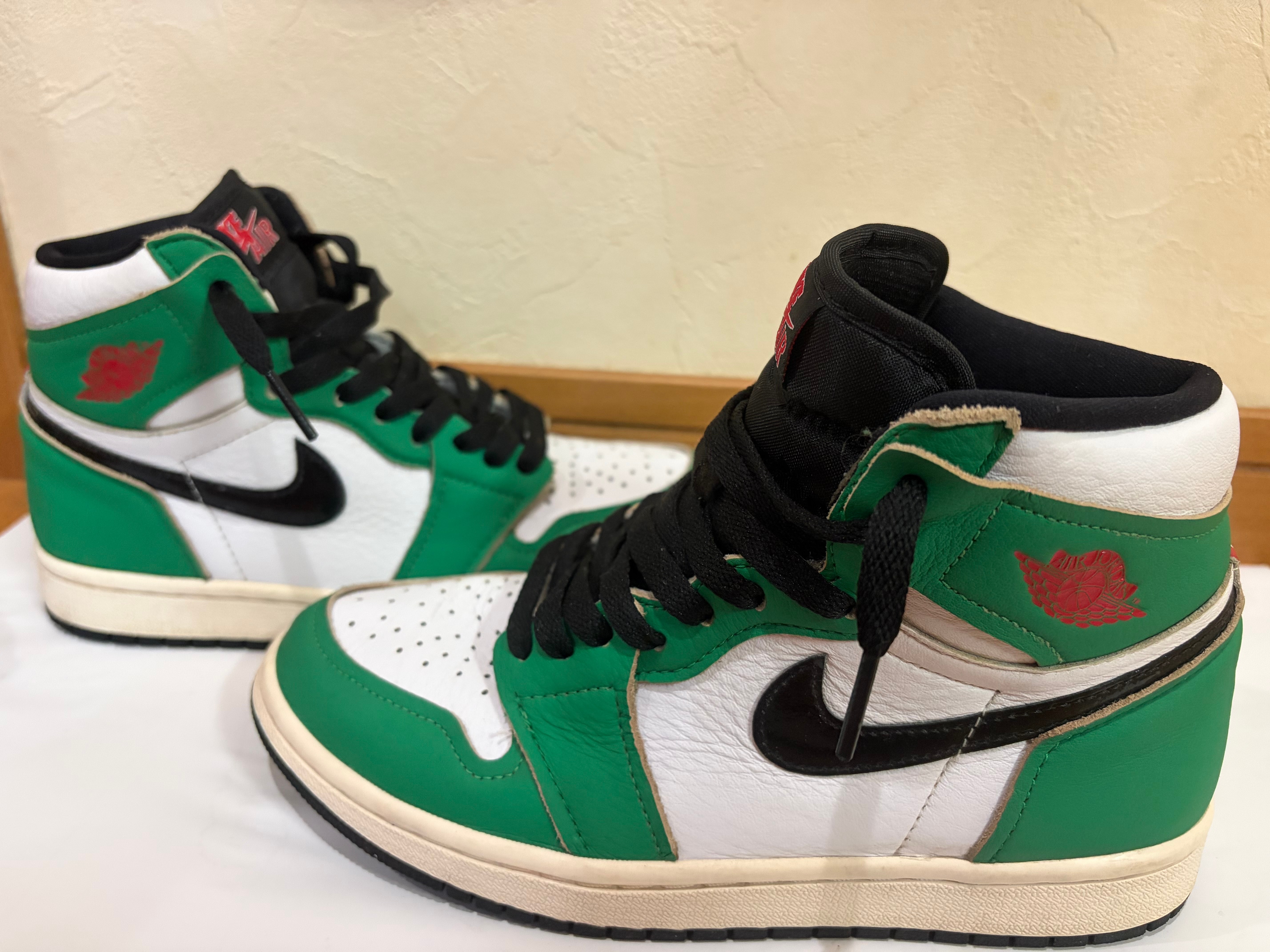 Nike Women's Air Jordan 1 High OG "Lucky Green/White-Sail-Black"
