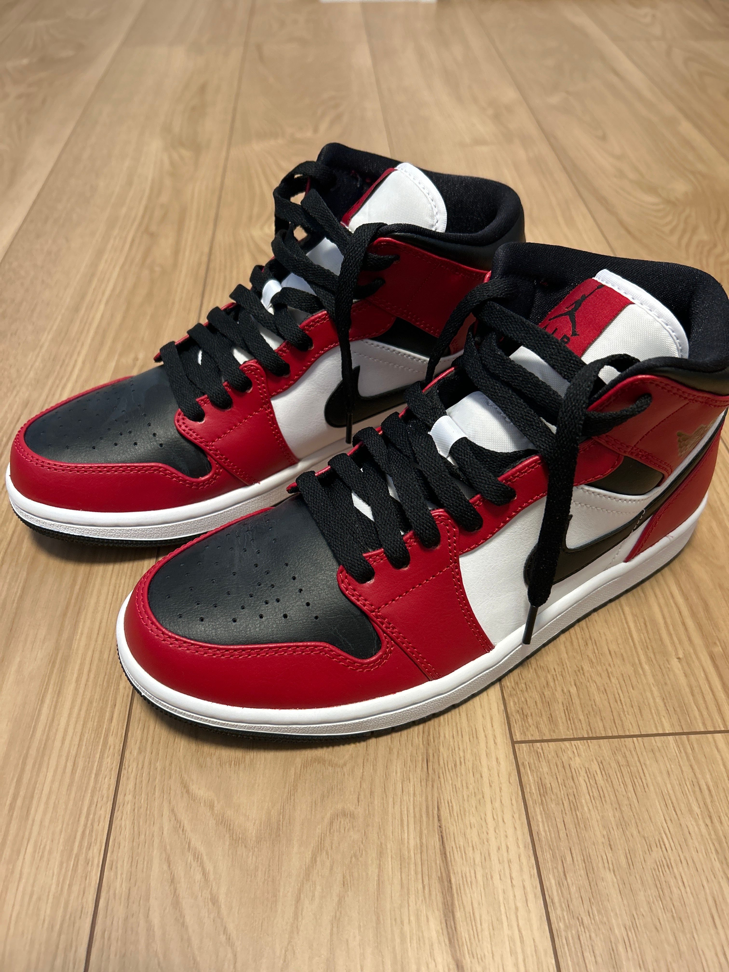 Nike Air Jordan 1 Mid "Chicago Black Toe"