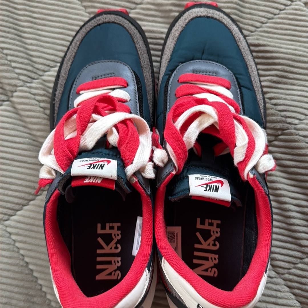 UNDERCOVER × sacai × Nike LD Waffle "Midnight Spruce/Pale Ivory-Dark Grey-University Red"