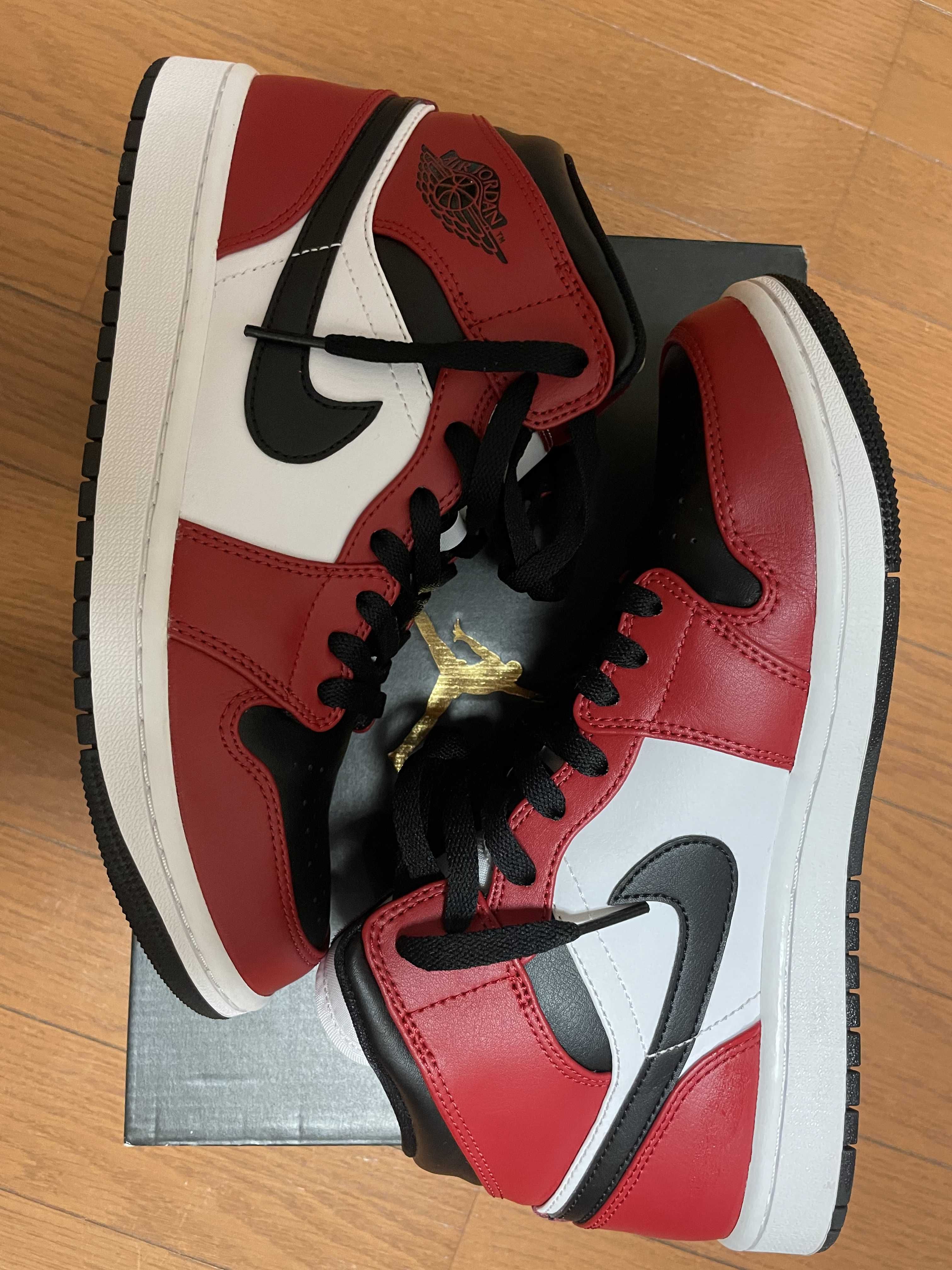 Nike Air Jordan 1 Mid "Chicago Black Toe"