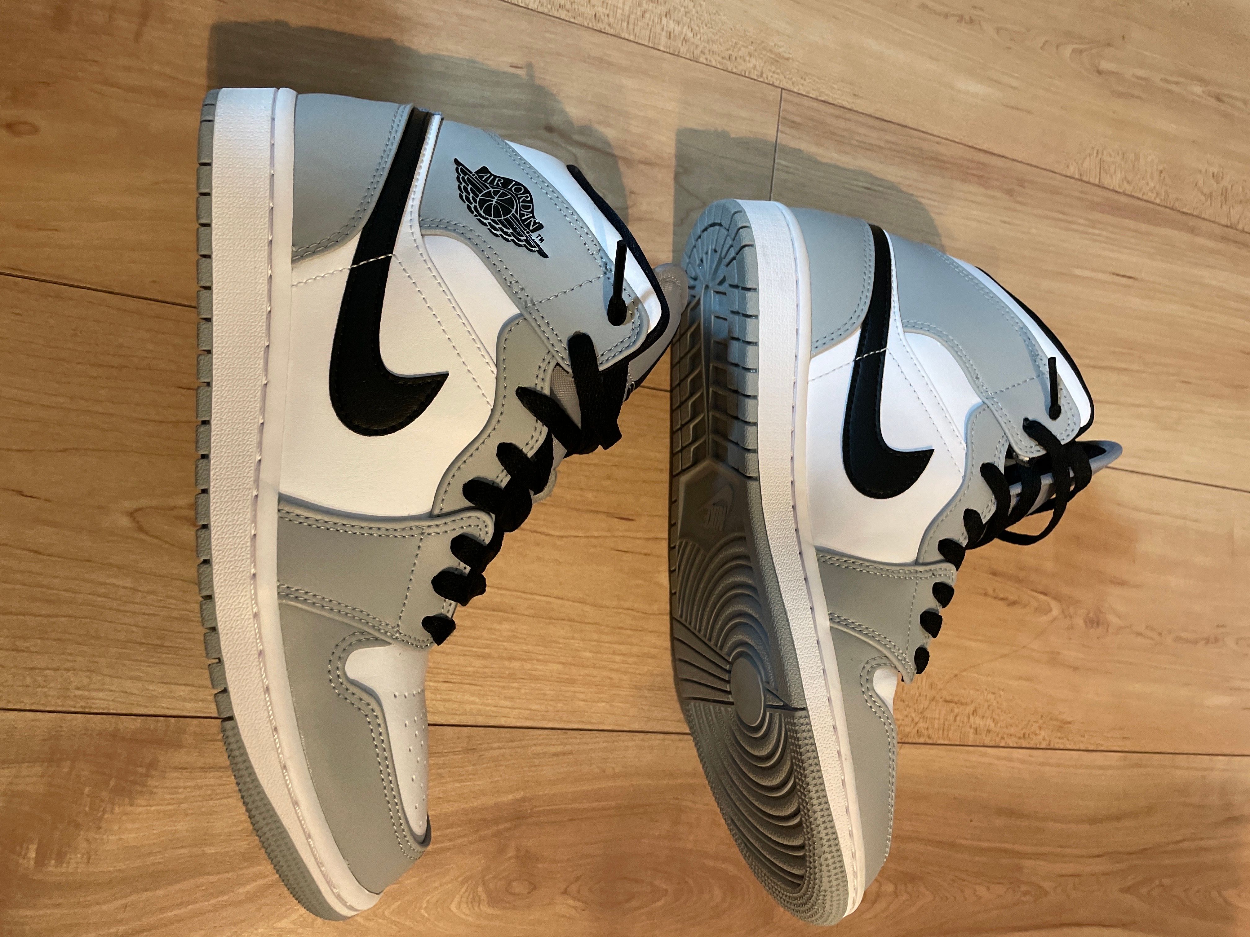 Nike Air Jordan 1 Mid "Light Smoke Grey/White/Black"